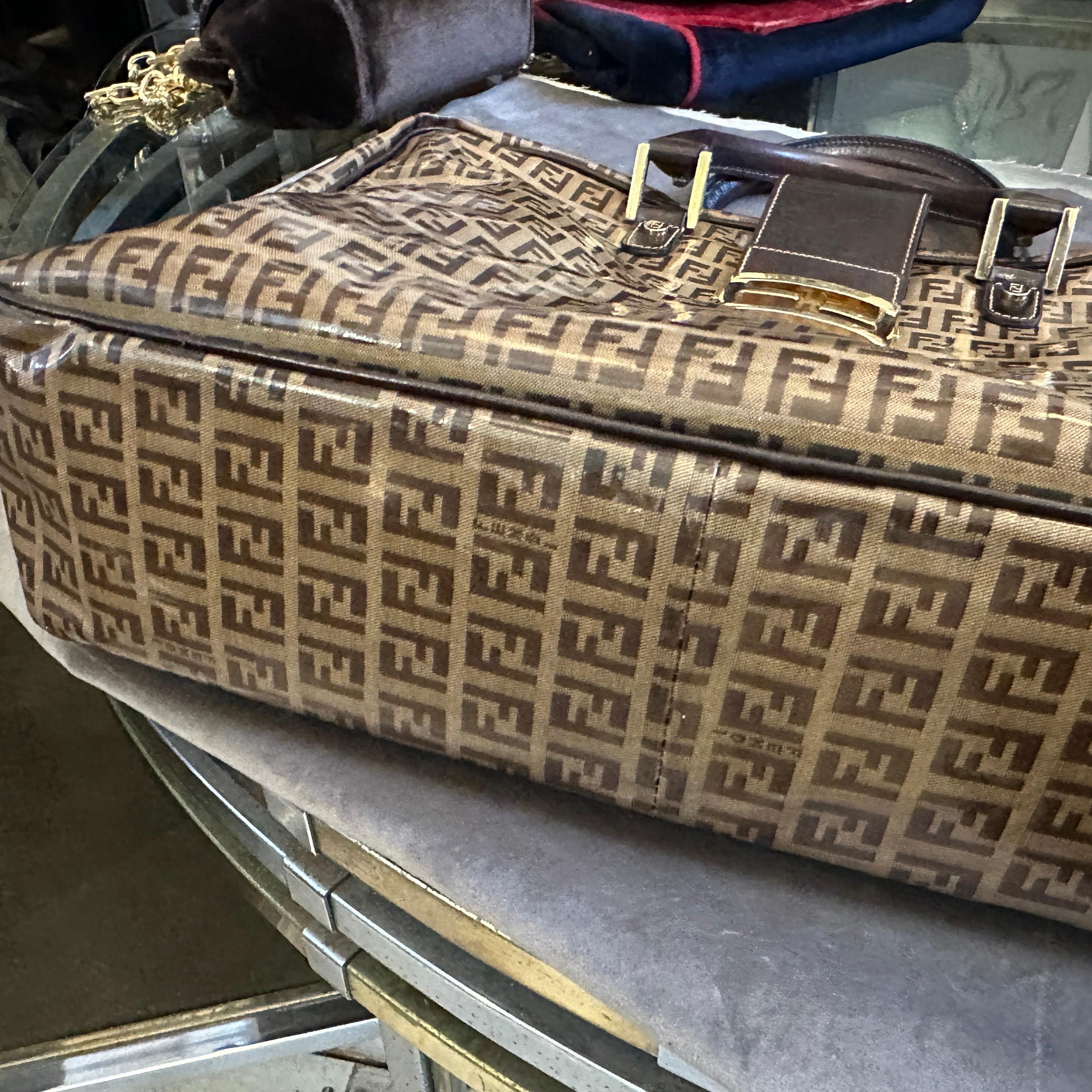 Iconica borsa a manico alto in plastica e pelle con logo continuo degli anni '80 di Fendi in vendita 8