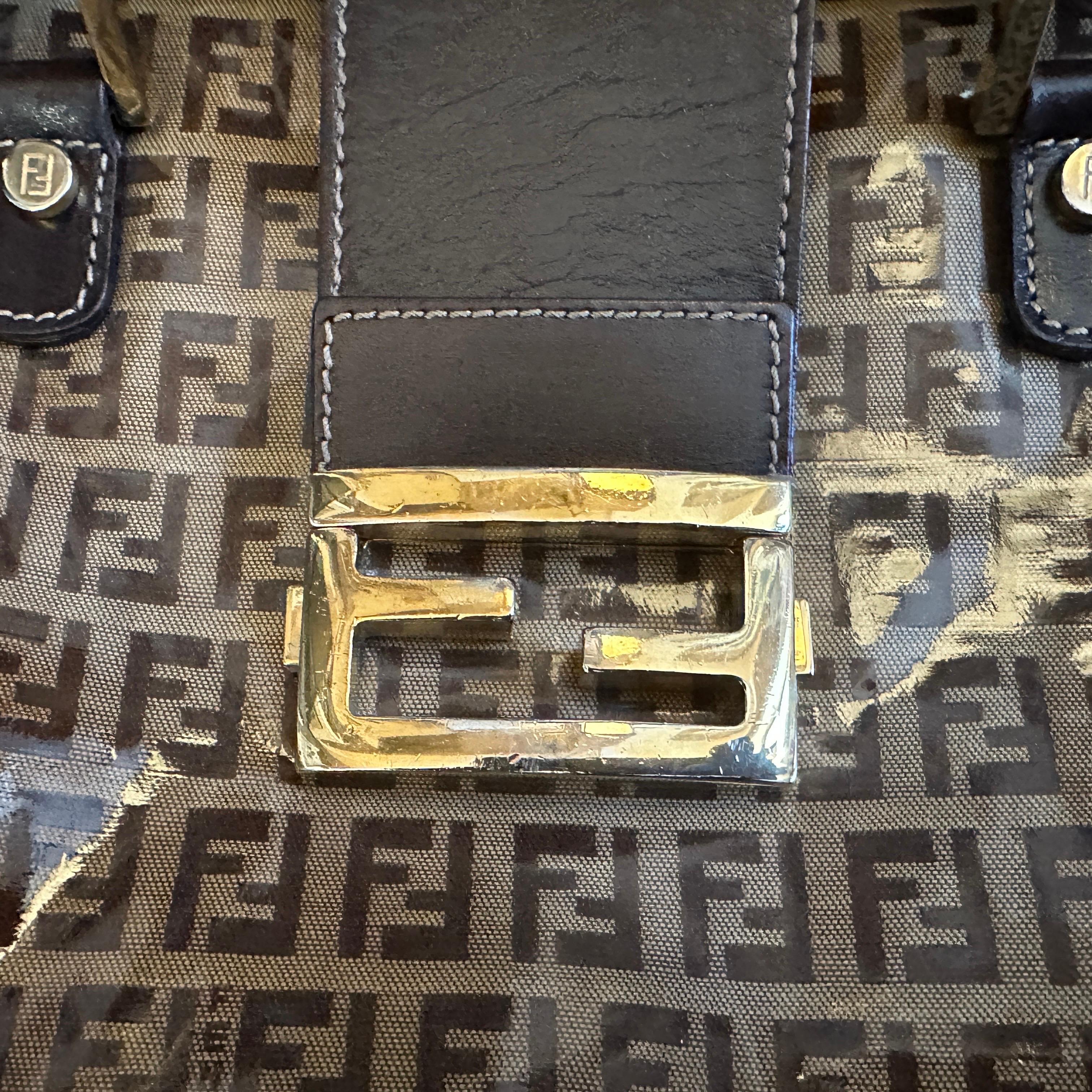 Iconica borsa a manico alto in plastica e pelle con logo continuo degli anni '80 di Fendi in vendita 9