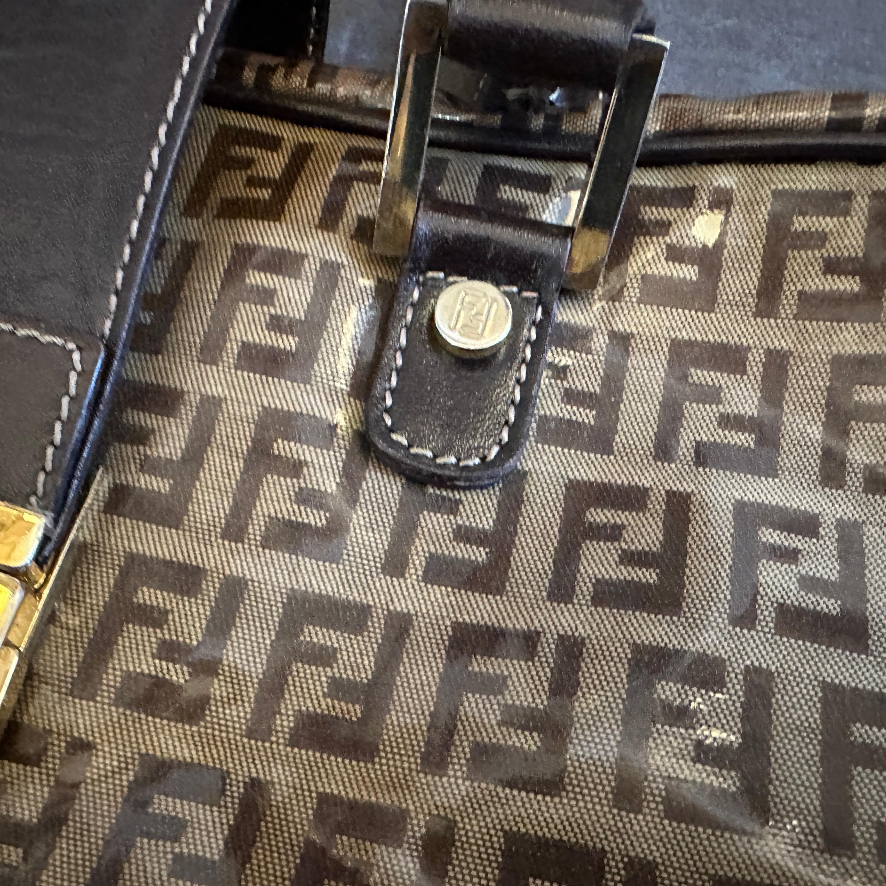 Iconica borsa a manico alto in plastica e pelle con logo continuo degli anni '80 di Fendi in vendita 4