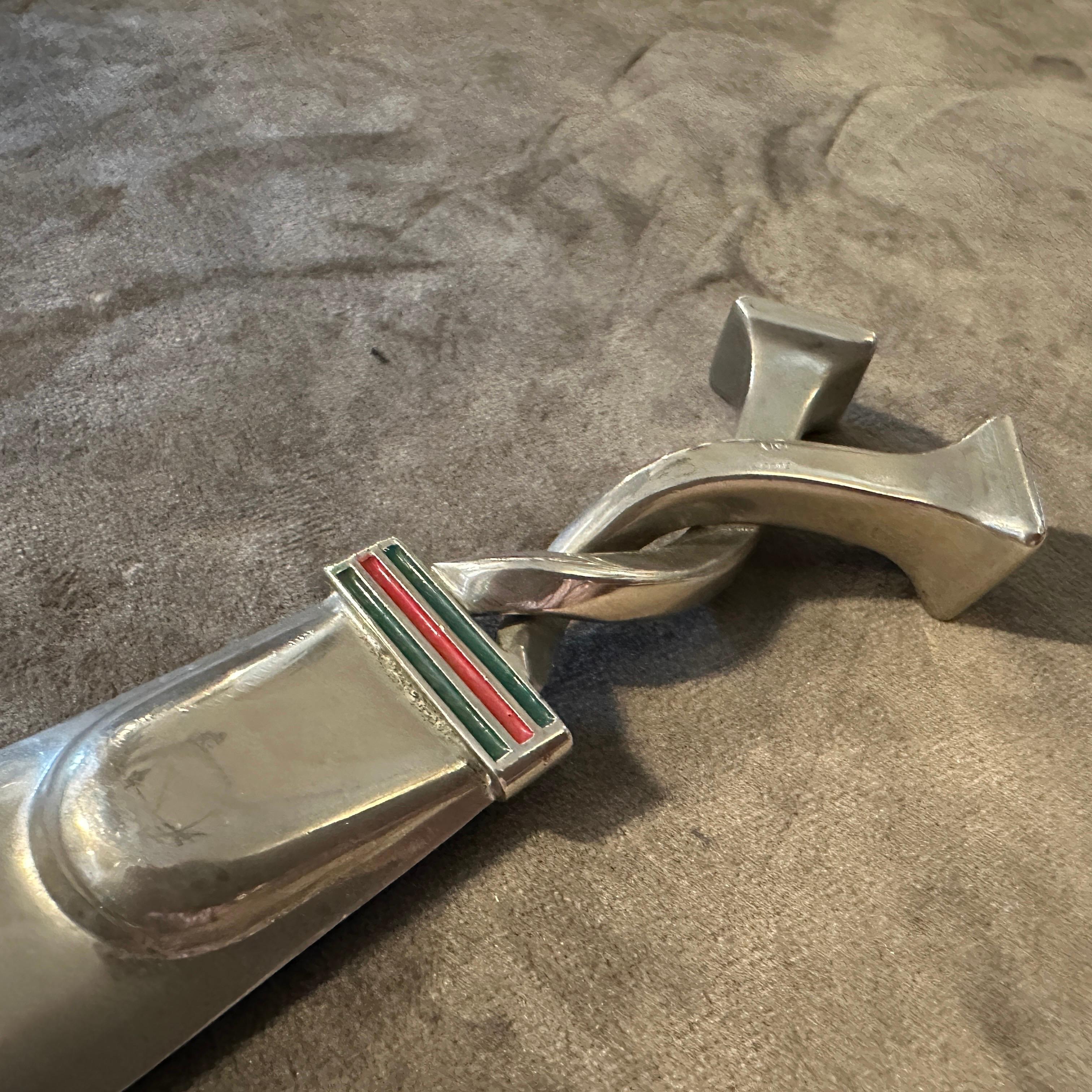 Fait main 1980 Iconique chausse-pied en métal émaillé plaqué argent par Gucci en vente