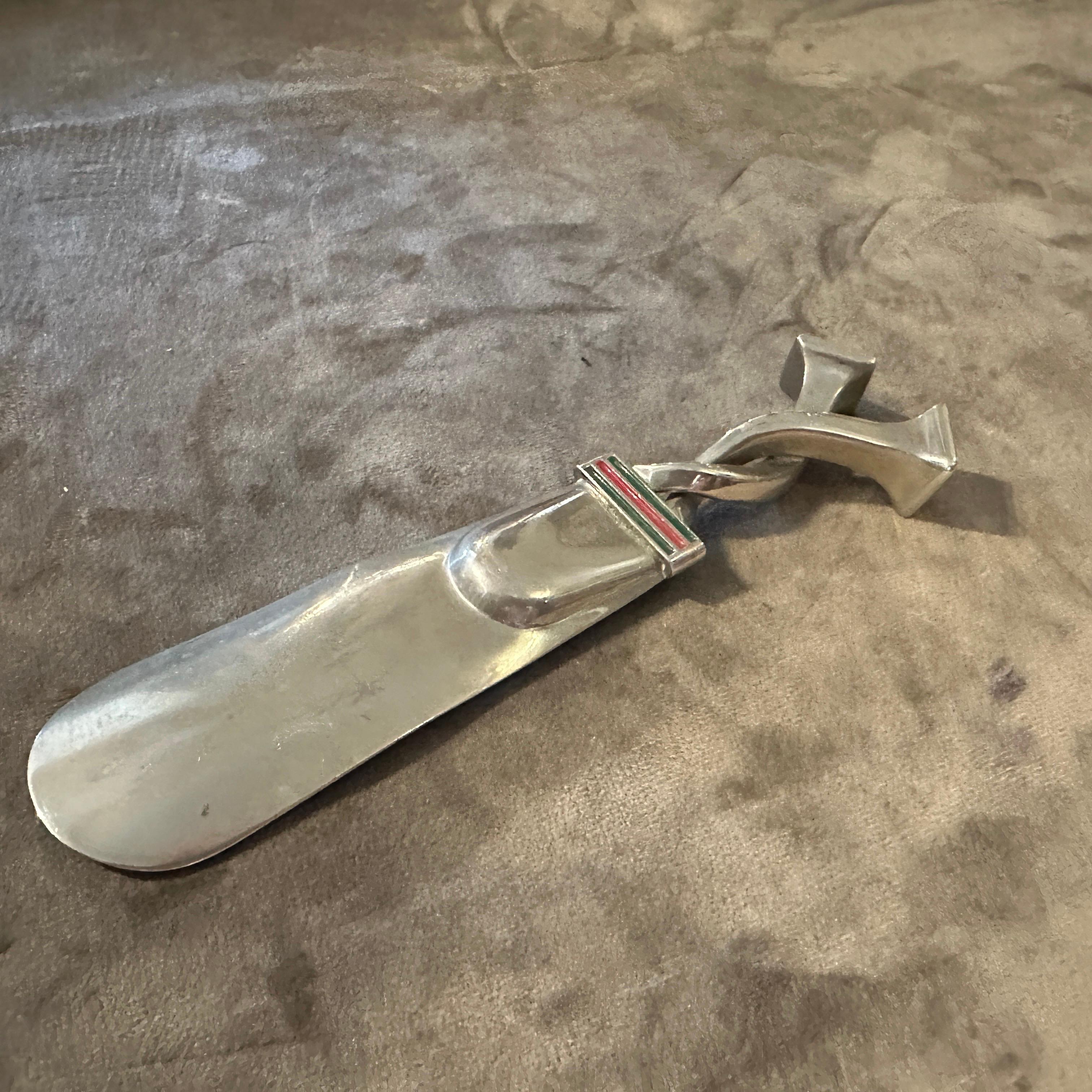 1980 Iconique chausse-pied en métal émaillé plaqué argent par Gucci Bon état - En vente à Aci Castello, IT