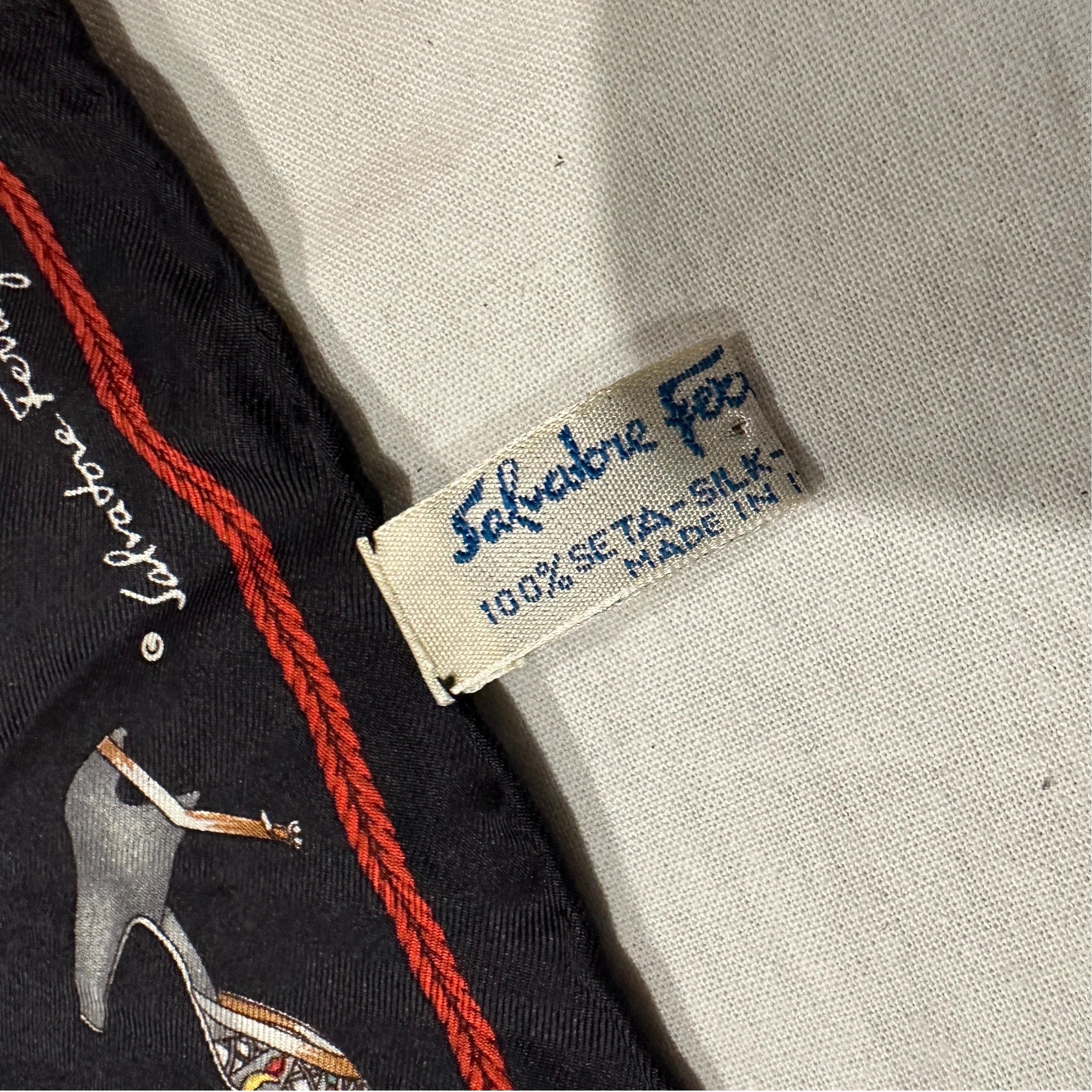1980er Jahre Ikonischer kleiner Seidenschal von Salvatore Ferragamo im Angebot 3