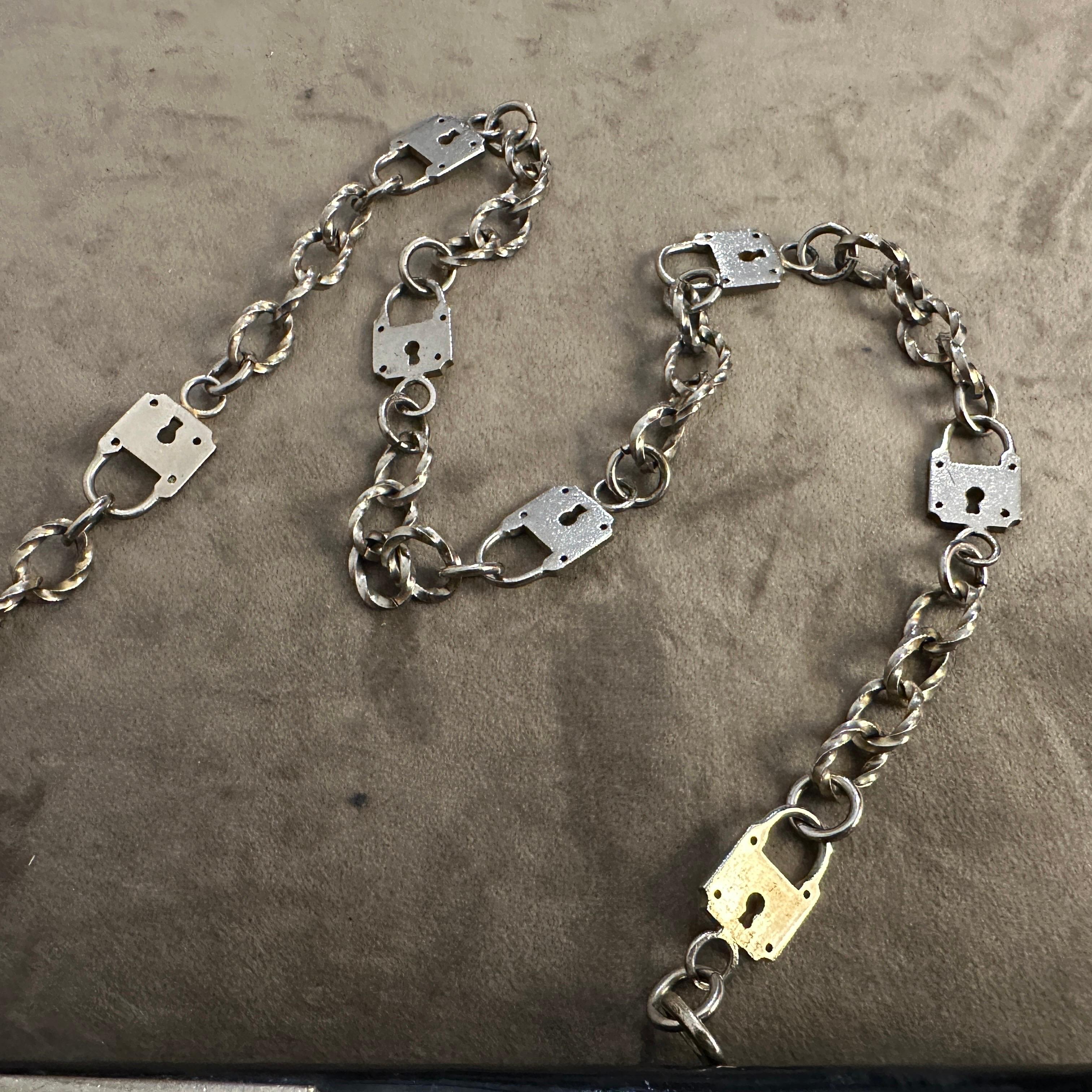 Sac à bandoulière des années 1980 en forme de cadenas vénitiens iconiques par Roberta Di Camerino en vente 1