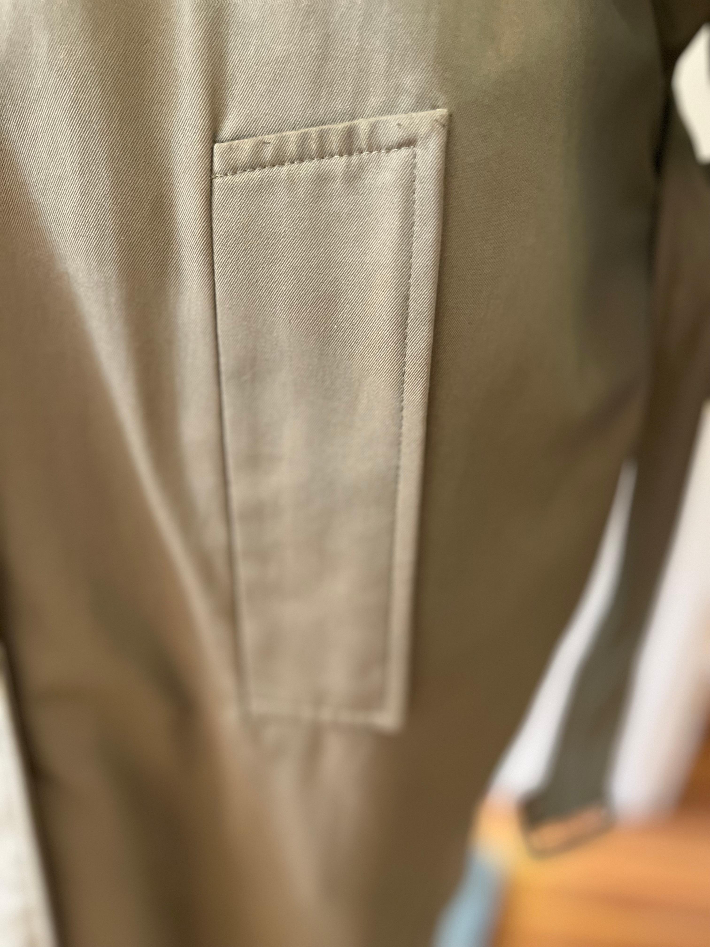 1980er Jahre Ikonischer Yves Saint Laurent-Trench aus Baumwolle 44Fr im Angebot 6