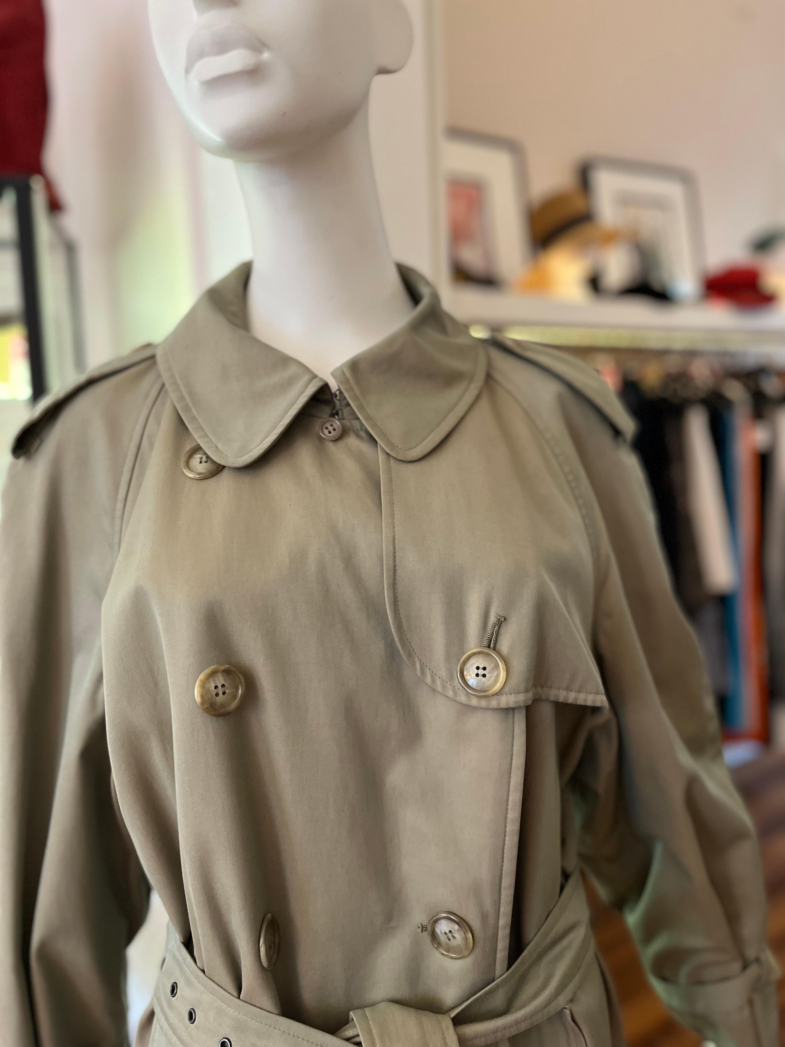 1980er Jahre Ikonischer Yves Saint Laurent-Trench aus Baumwolle 44Fr im Zustand „Gut“ im Angebot in Port Hope, ON
