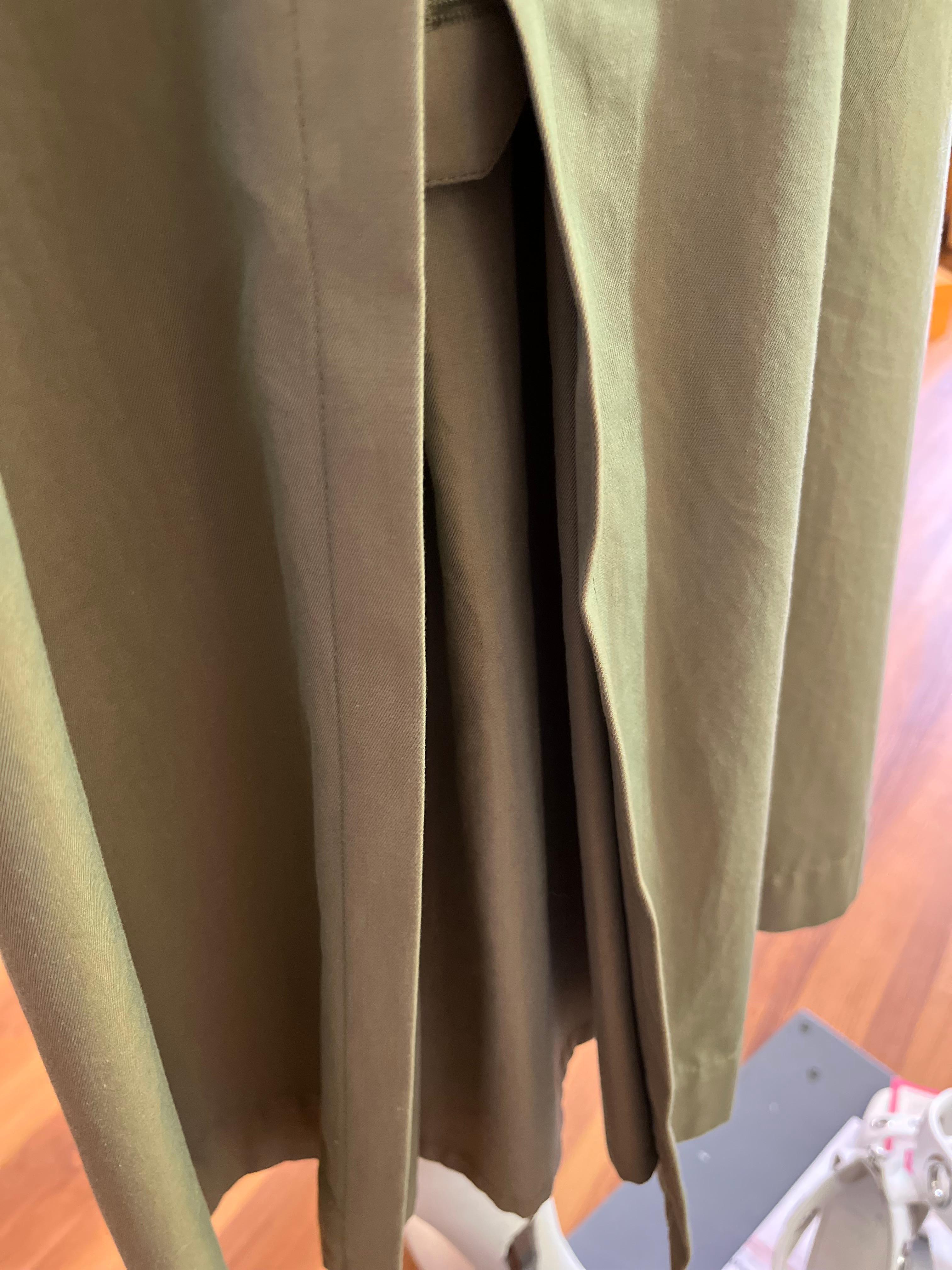 1980er Jahre Ikonischer Yves Saint Laurent-Trench aus Baumwolle 44Fr im Angebot 4