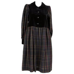 1980er Jahre Ikonisches Yves Saint Laurent Kleid aus Samt und Karos