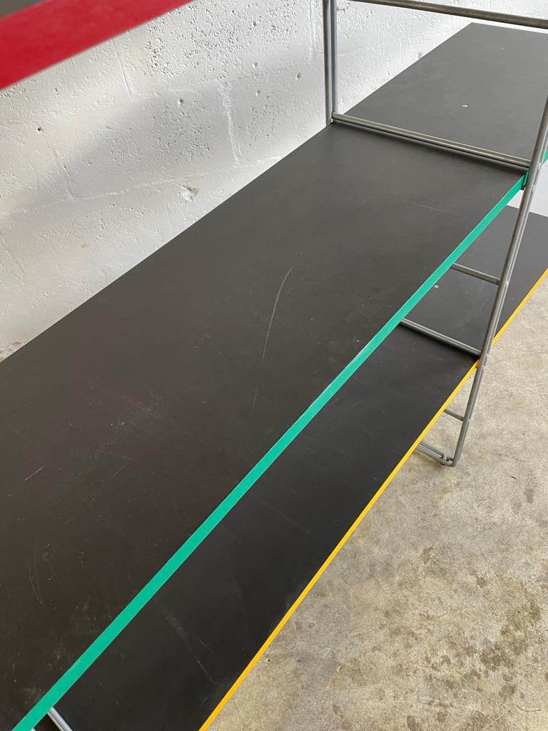 Guide Ikea des années 1980 Étagère ou bibliothèque par Niels Gammelgaard Bon état - En vente à Fort Lauderdale, FL