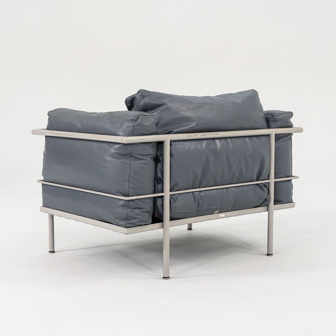 Años 80 En el estilo de una pareja de butacas Le Corbusier Jeanneret Perriand LC3 Metal en venta
