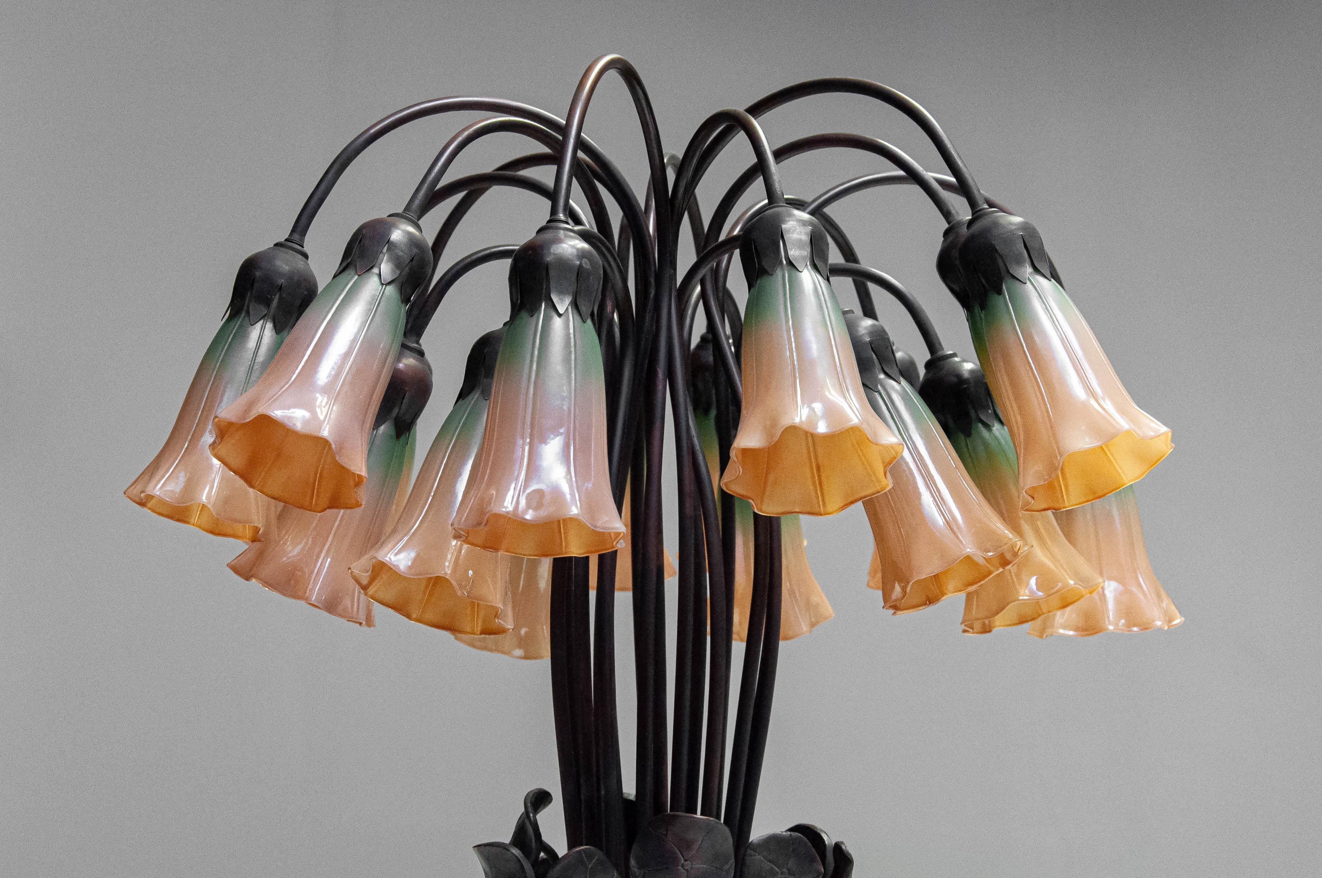 Brass 1980s In The Manner Of Tiffany 'Lilly' Table Lamp Bronze And 18 Art Glass Shades For Sale