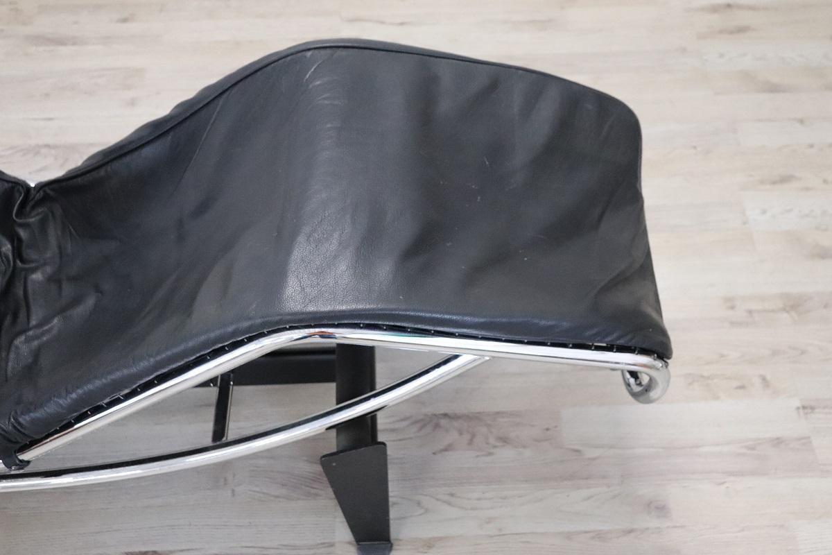 Late 20th Century 1980s in the Style of Cassina Black Leather LC4 Chaise Lounge Chair  For Sale