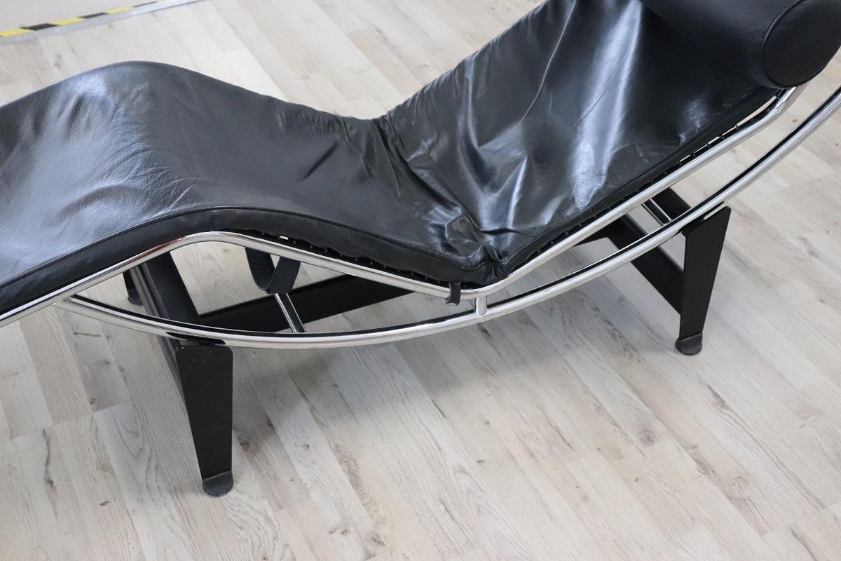 1980s in the Style of Cassina Black Leather LC4 Chaise Lounge Chair  For Sale 1