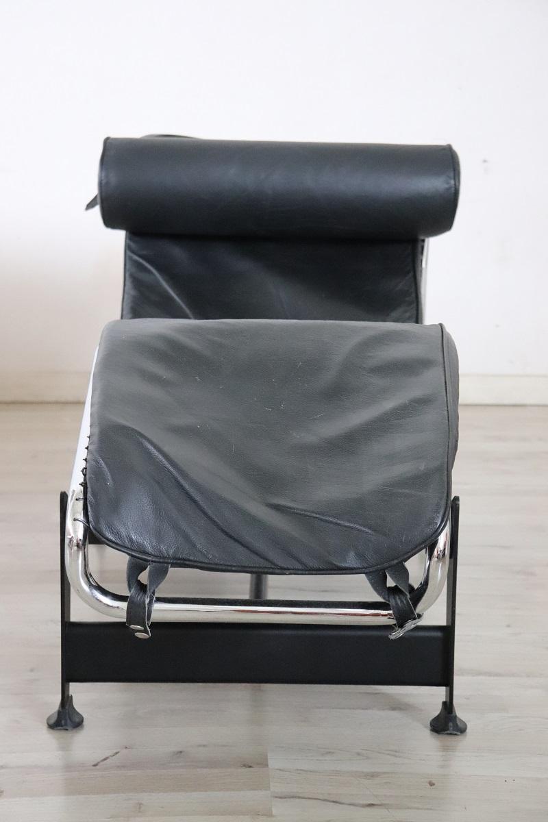 1980s in the Style of Cassina Black Leather LC4 Chaise Lounge Chair  For Sale 2
