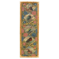 1980er INDO- persische dekorative Tafel mit exotischen Vögeln und Bambusrahmen