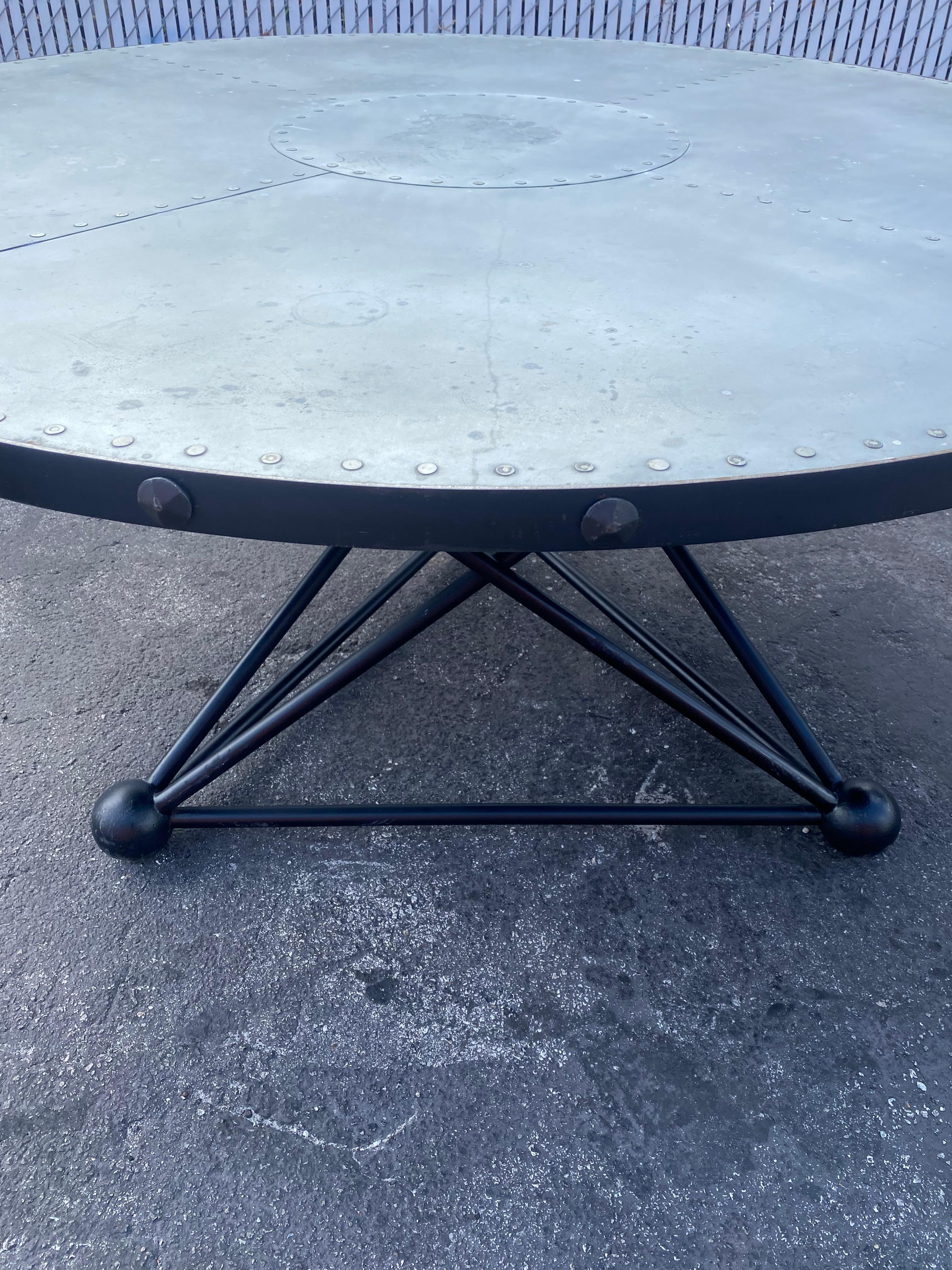 1980s Industrial Geometrical Sculptural Steel Zinc Wood Round Dining Table For Sale 5