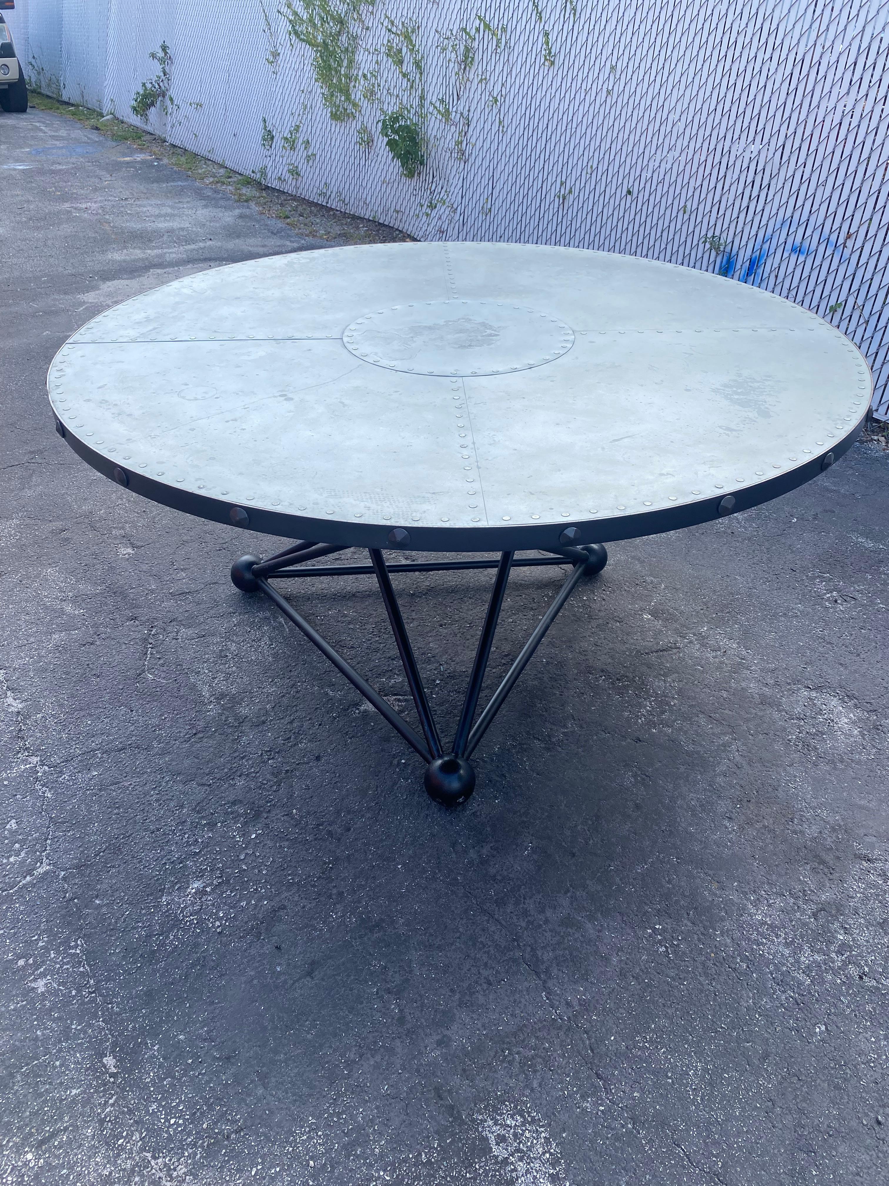 1980s Industrial Geometrical Sculptural Steel Zinc Wood Round Dining Table For Sale 2