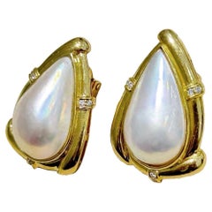 【Crown Radiance】1980 Boucles d'oreilles Clips sculpturales inspirées des années 1980 avec perle Mabe japonaise