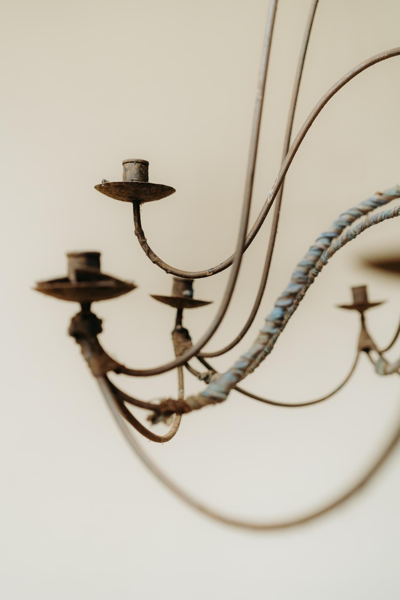 Belga Lampadario in ferro del 1980 per candele ... in vendita