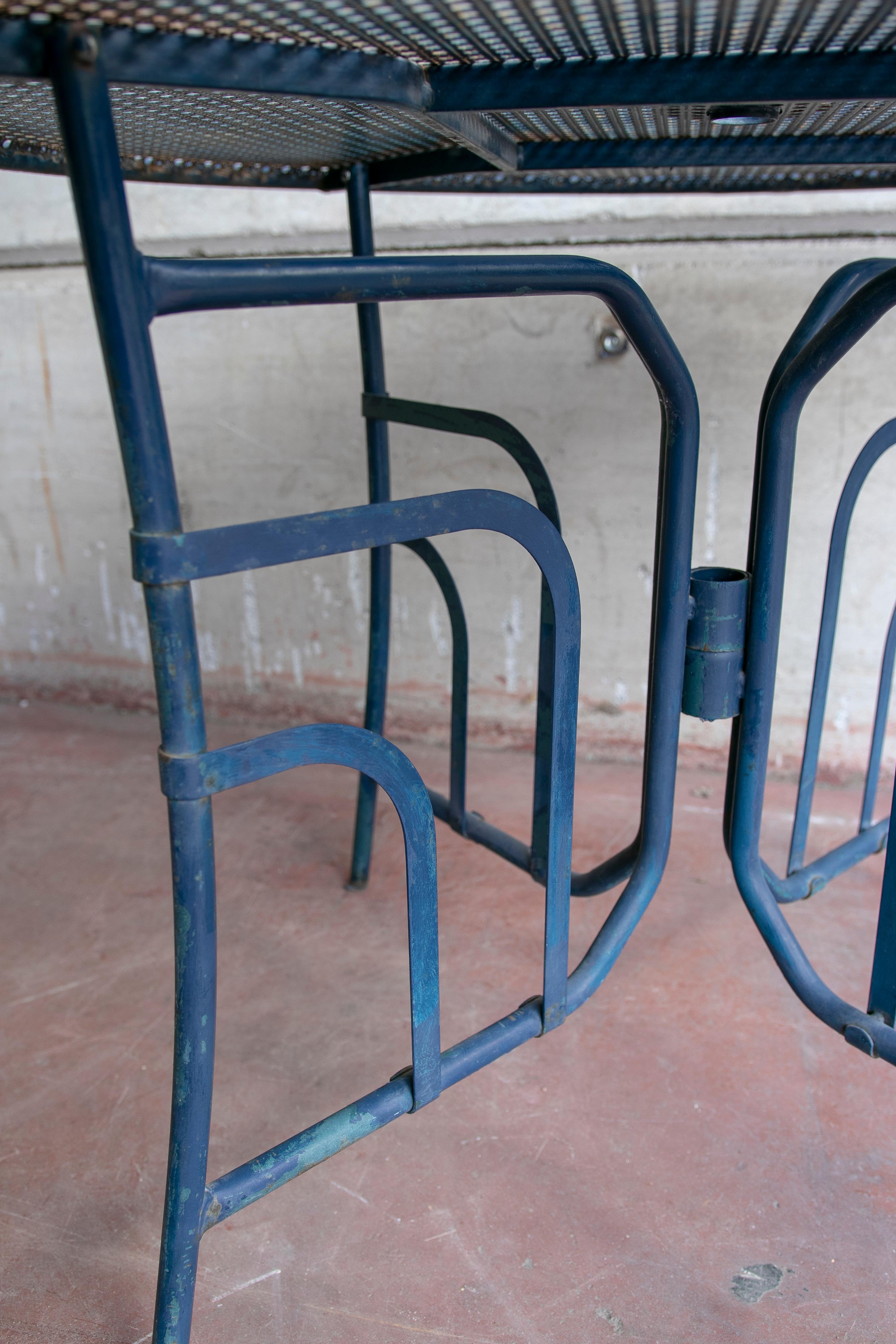 1980s Iron Garden Table Painted in Blue Colour For Sale 6