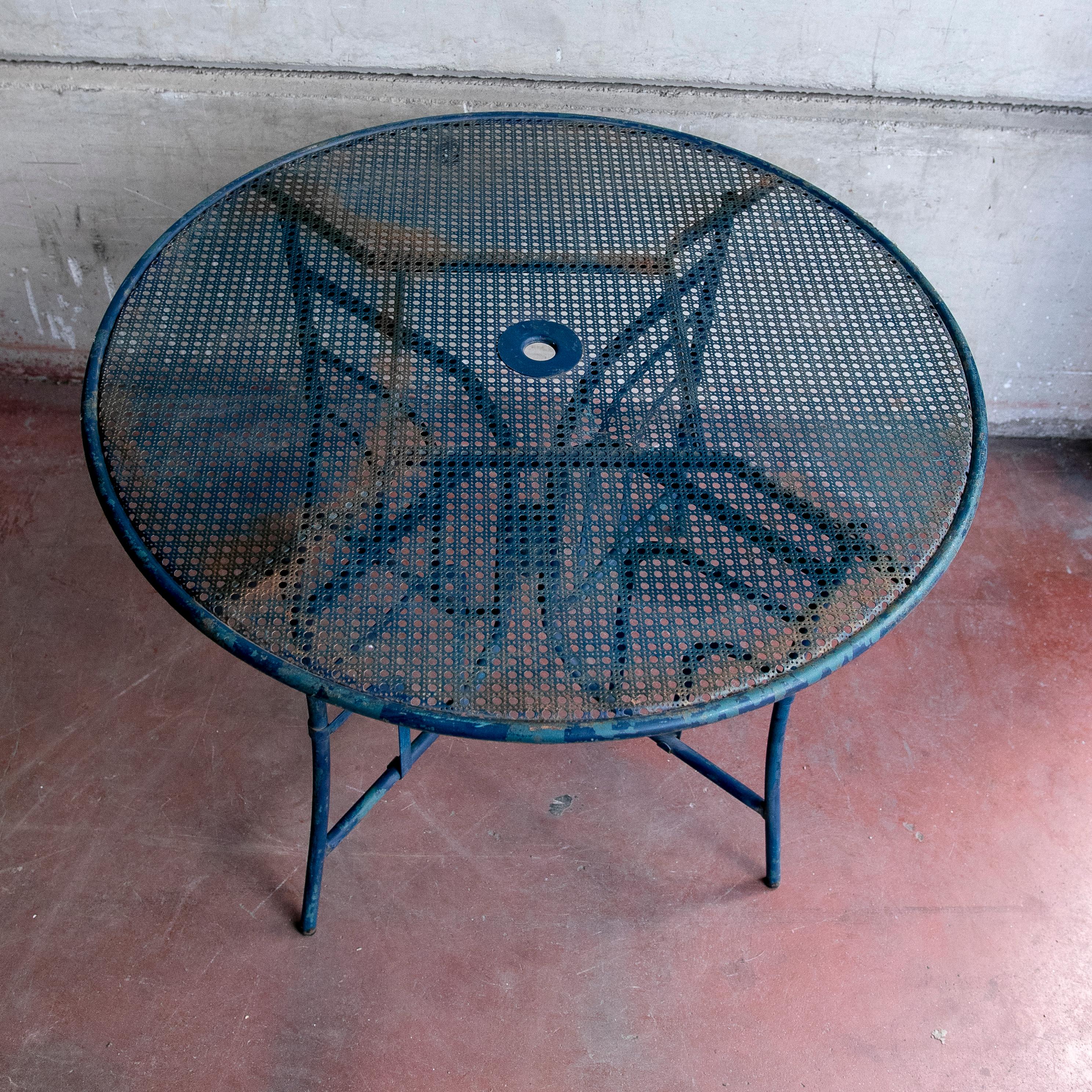 Gartentisch aus Eisen, 1980er Jahre, blau lackiert im Angebot 6