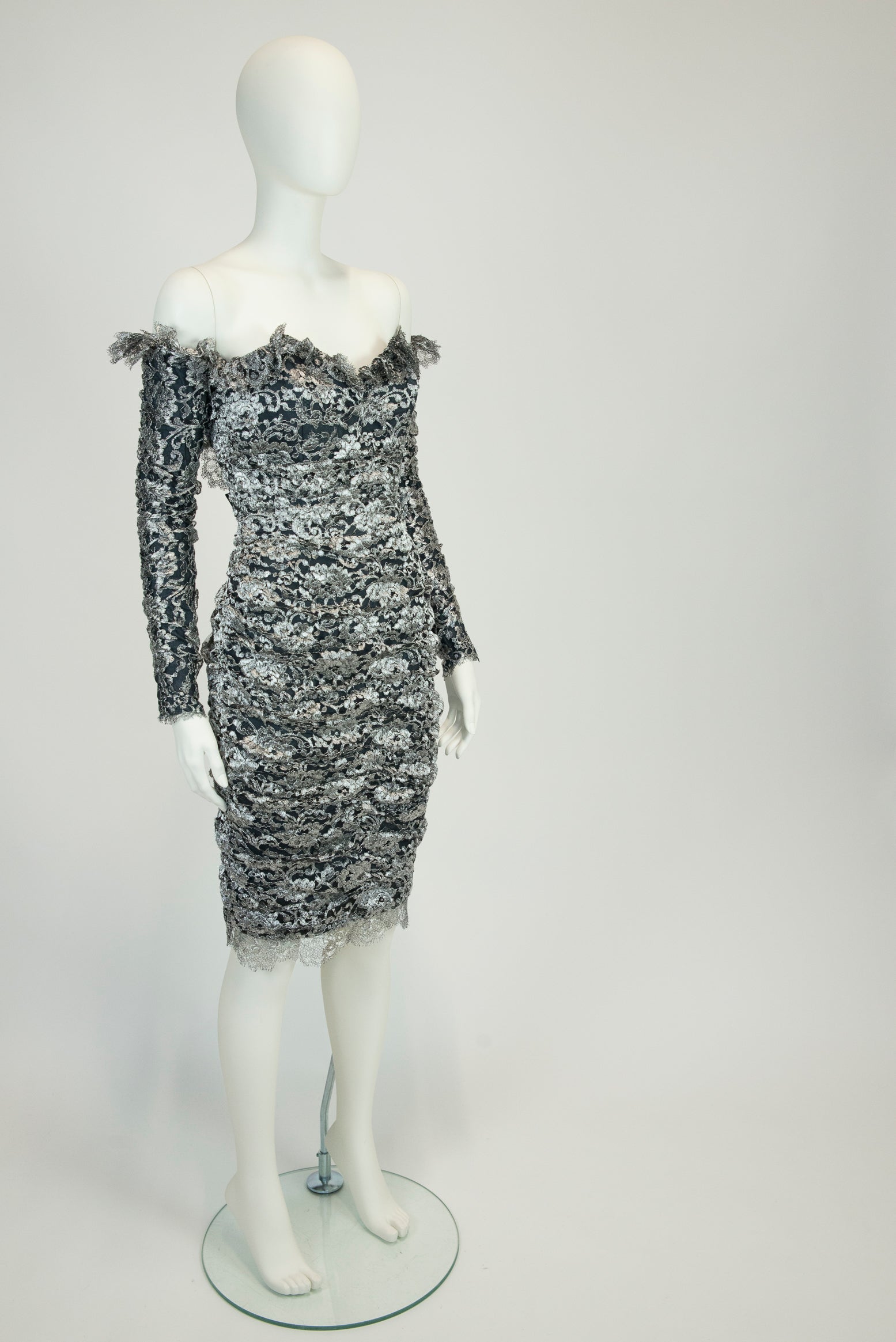 1980s Isabelle Allard Bows-Embellished Ruched Lace Dress & Removable Sleeves Set For Sale 8