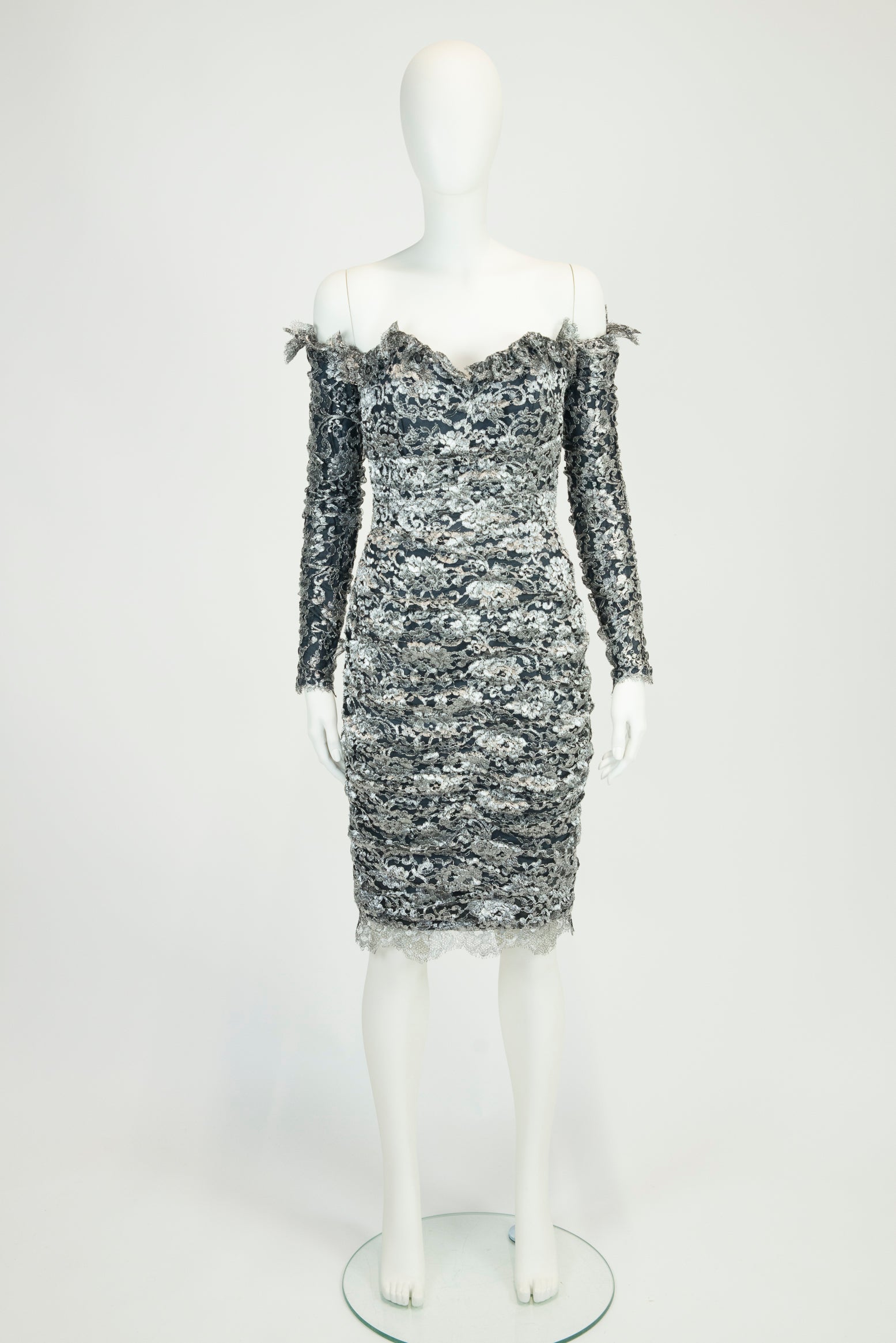 1980s Isabelle Allard Bows-Embellished Ruched Lace Dress & Removable Sleeves Set For Sale 10