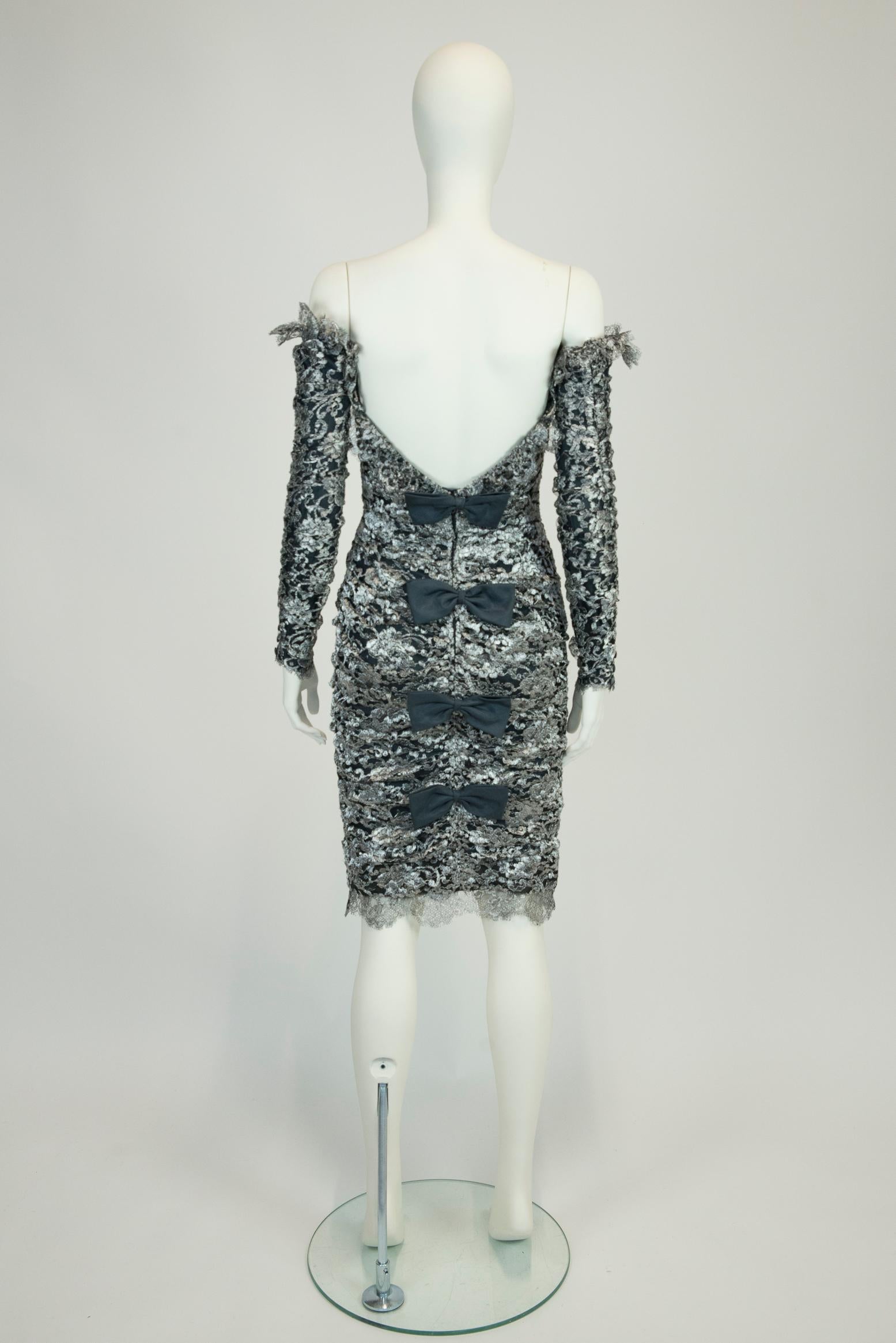 Women's 1980s Isabelle Allard Bows-Embellished Ruched Lace Dress & Removable Sleeves Set For Sale