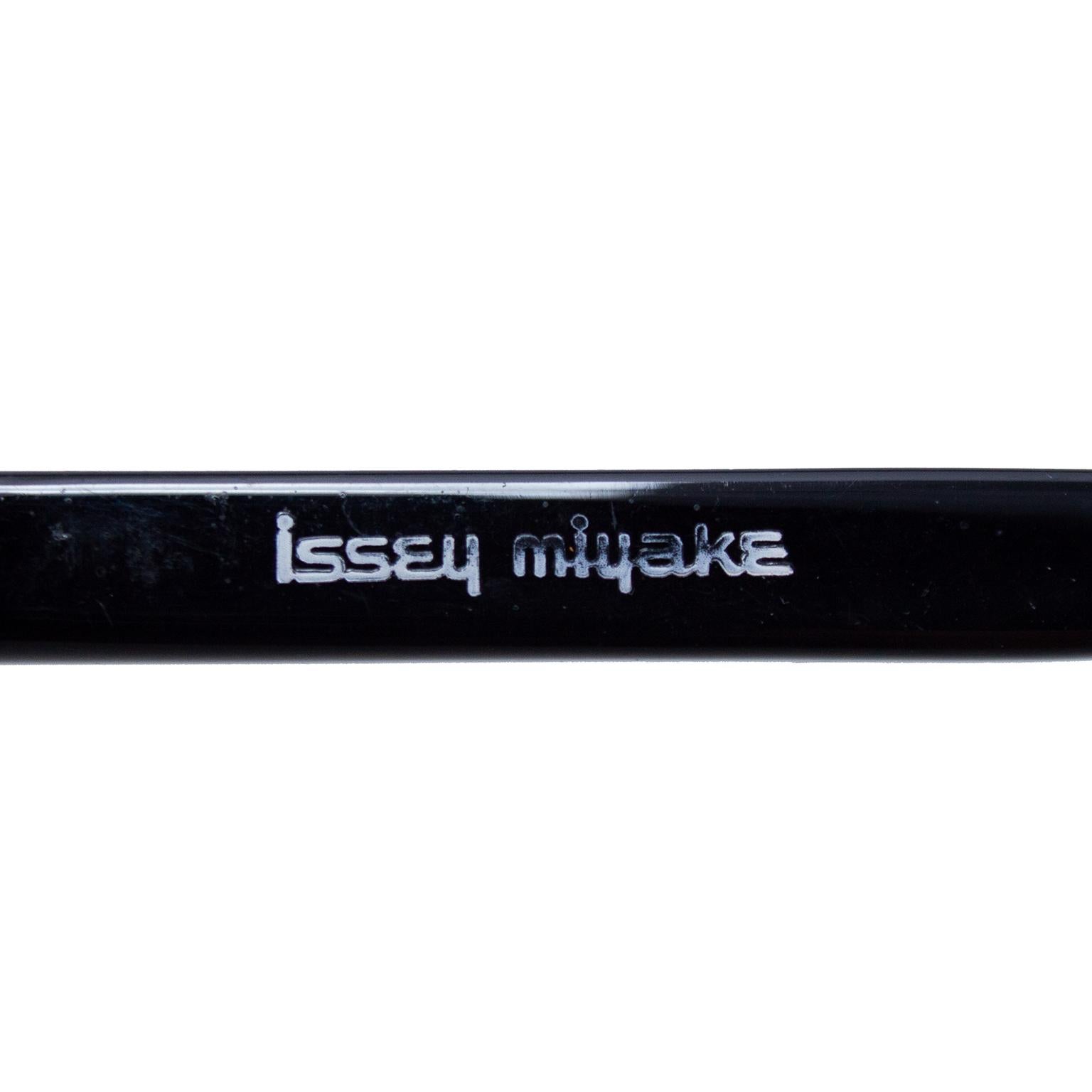 1980s Issey Miyake Black and Clear Sunglasses  In Good Condition For Sale In Toronto, Ontario