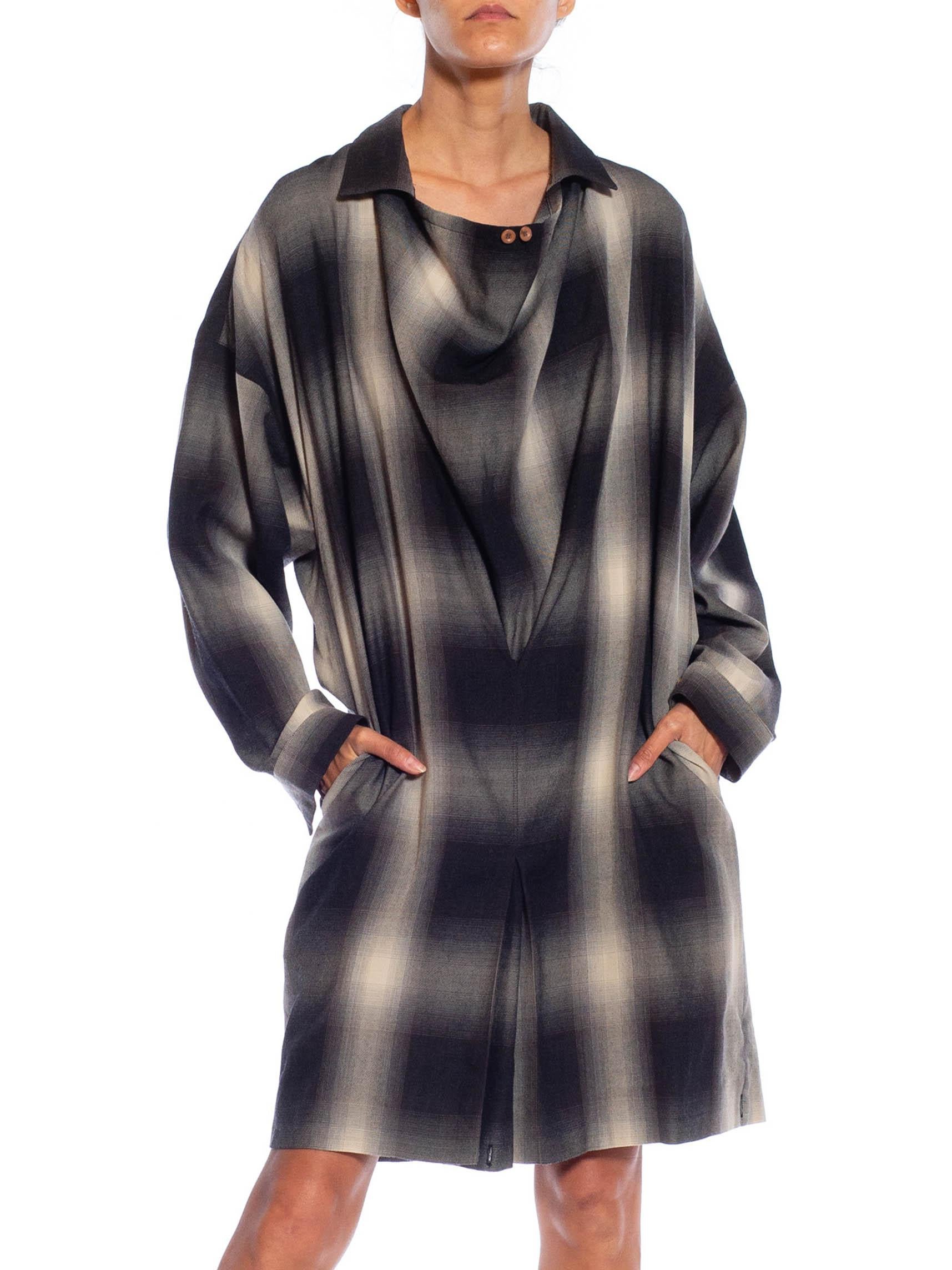 1980S ISSEY MIYAKE Robe chemise oversize à carreaux noirs et blancs en vente 3