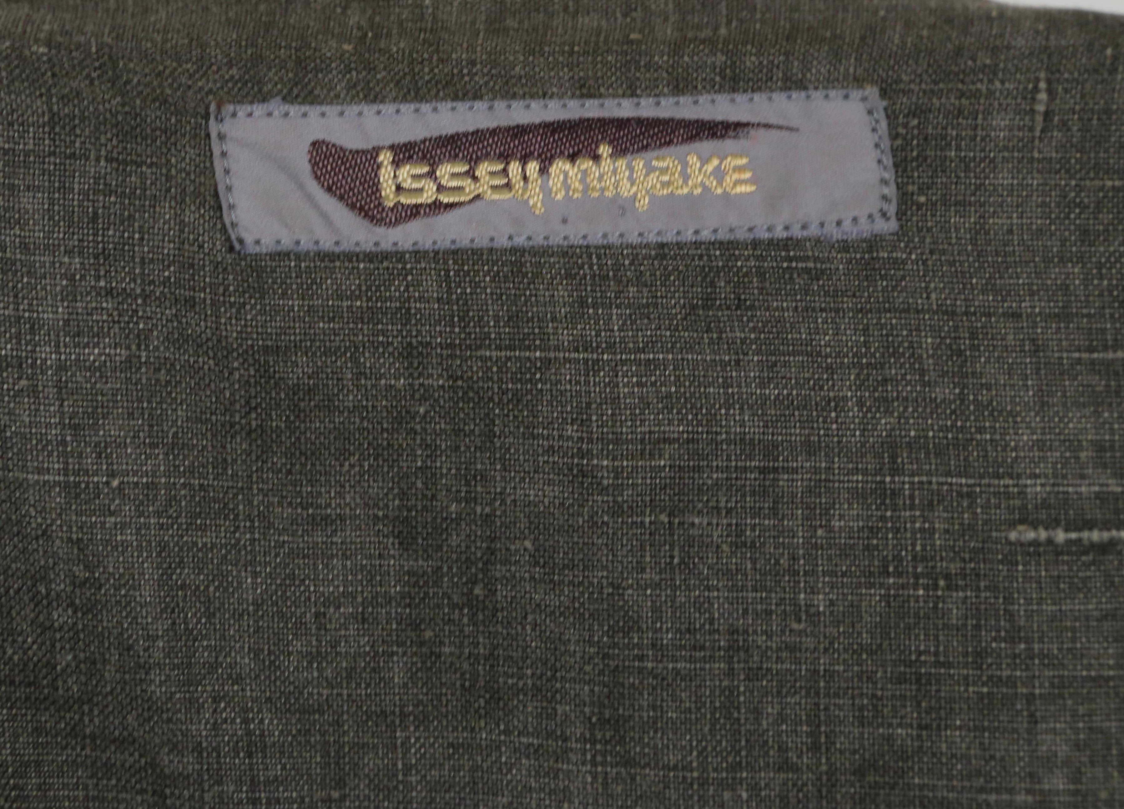 1980's ISSEY MIYAKE draped linen jacket with unique button closure For Sale 4