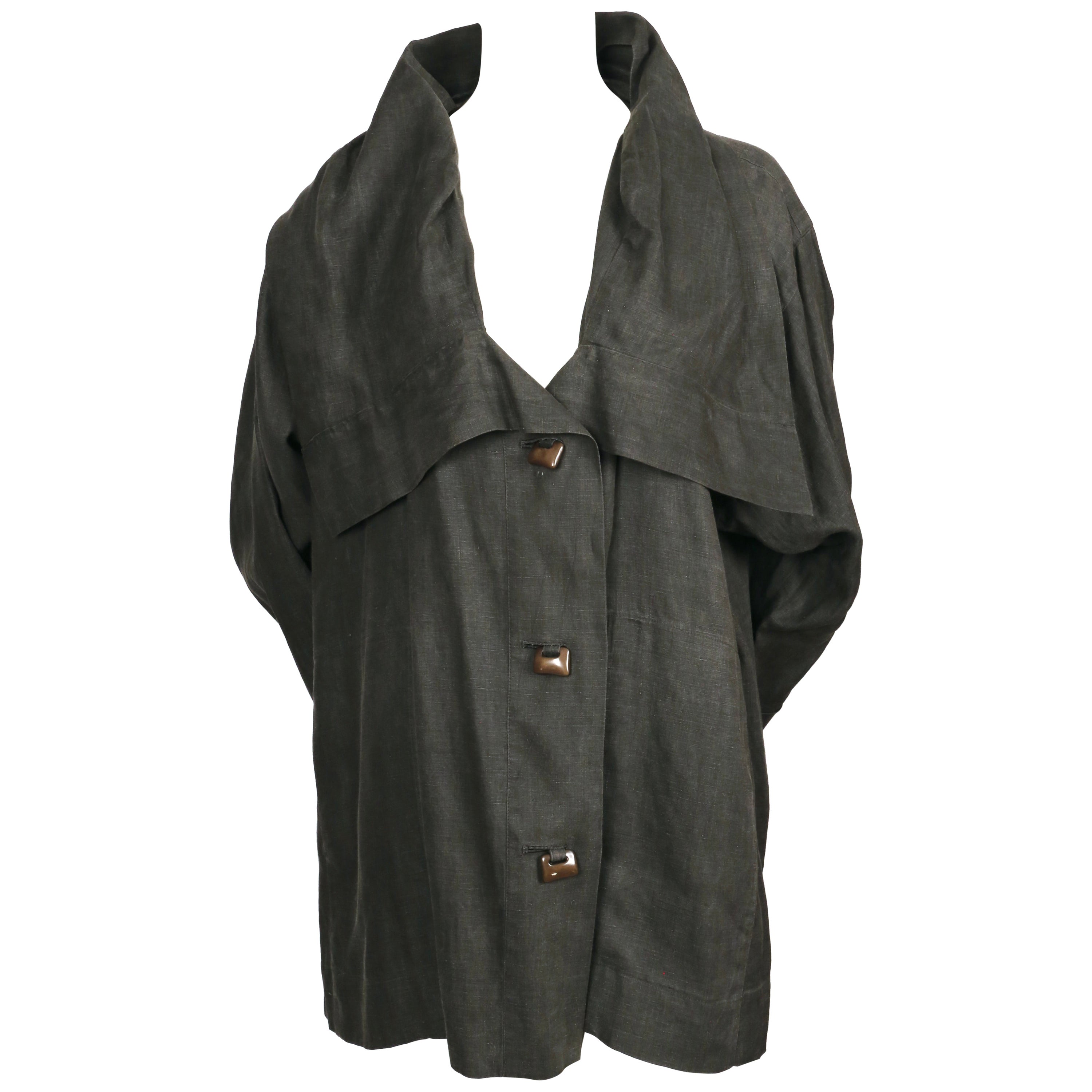 Chaqueta de lino drapeada ISSEY MIYAKE de los años 80 con cierre de botón único