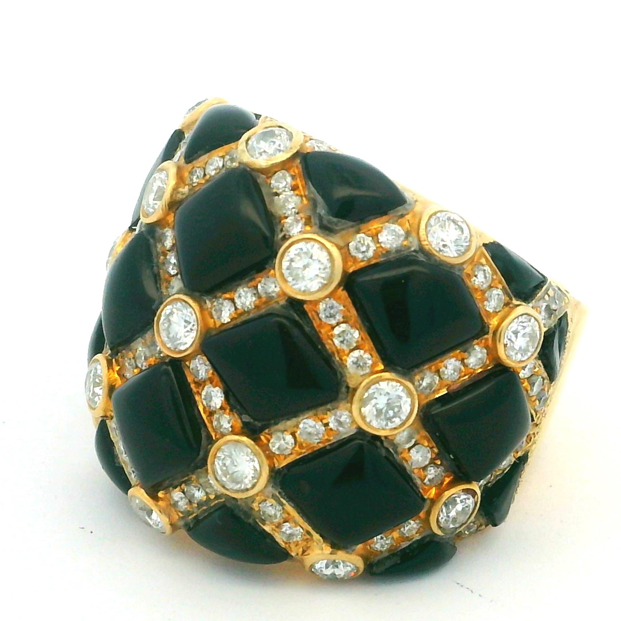 1980 Italian 18K Gold Black Onyx and 2 Carat Diamond Bombe Dome Ring en vente 4