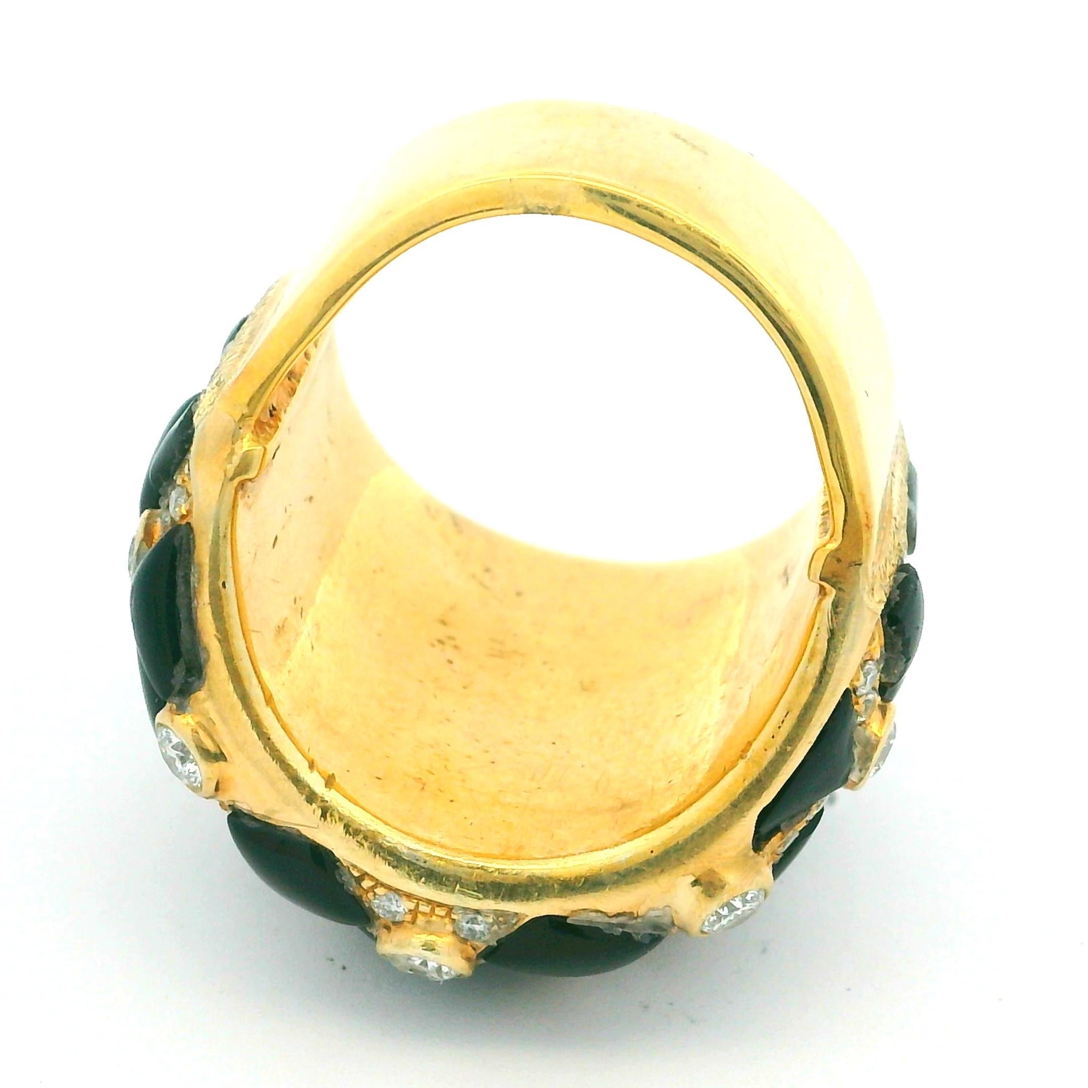 1980 Italian 18K Gold Black Onyx and 2 Carat Diamond Bombe Dome Ring en vente 5