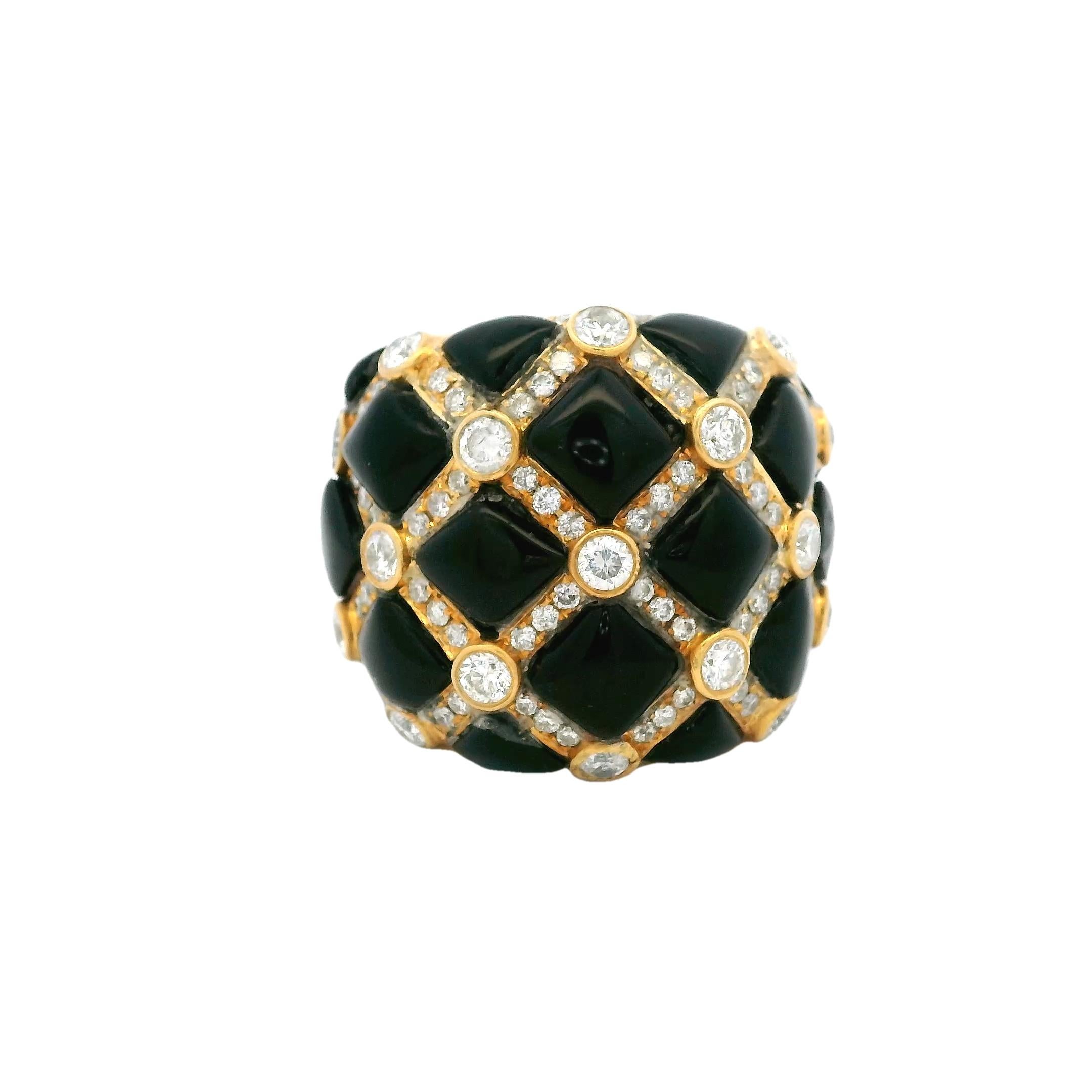 Anillo italiano de oro de 18 quilates de los años 80 con ónice negro y diamante de 2 quilates en forma de cúpula Retro en venta