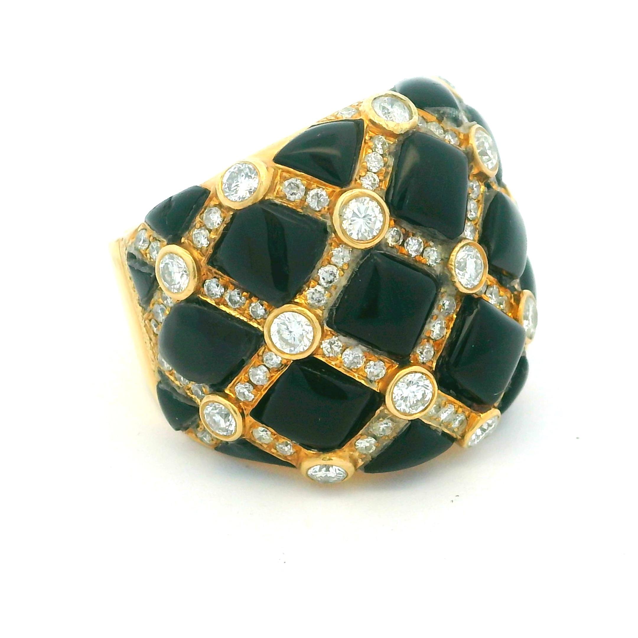 Taille ronde 1980 Italian 18K Gold Black Onyx and 2 Carat Diamond Bombe Dome Ring en vente