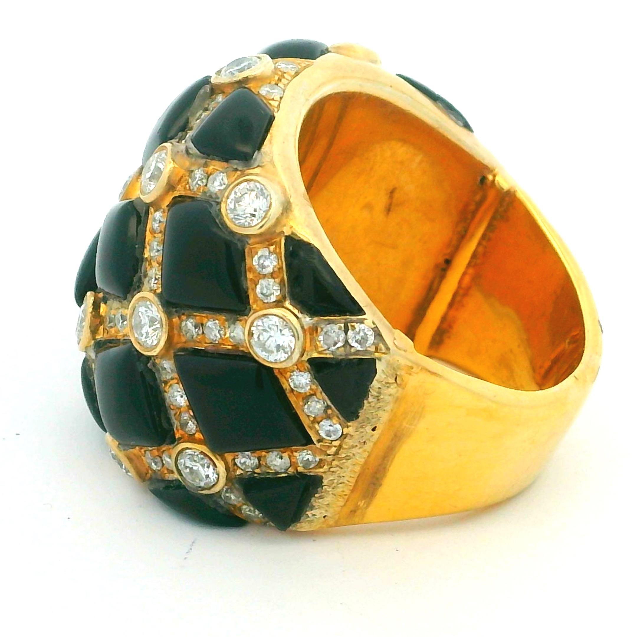 1980 Italian 18K Gold Black Onyx and 2 Carat Diamond Bombe Dome Ring en vente 2
