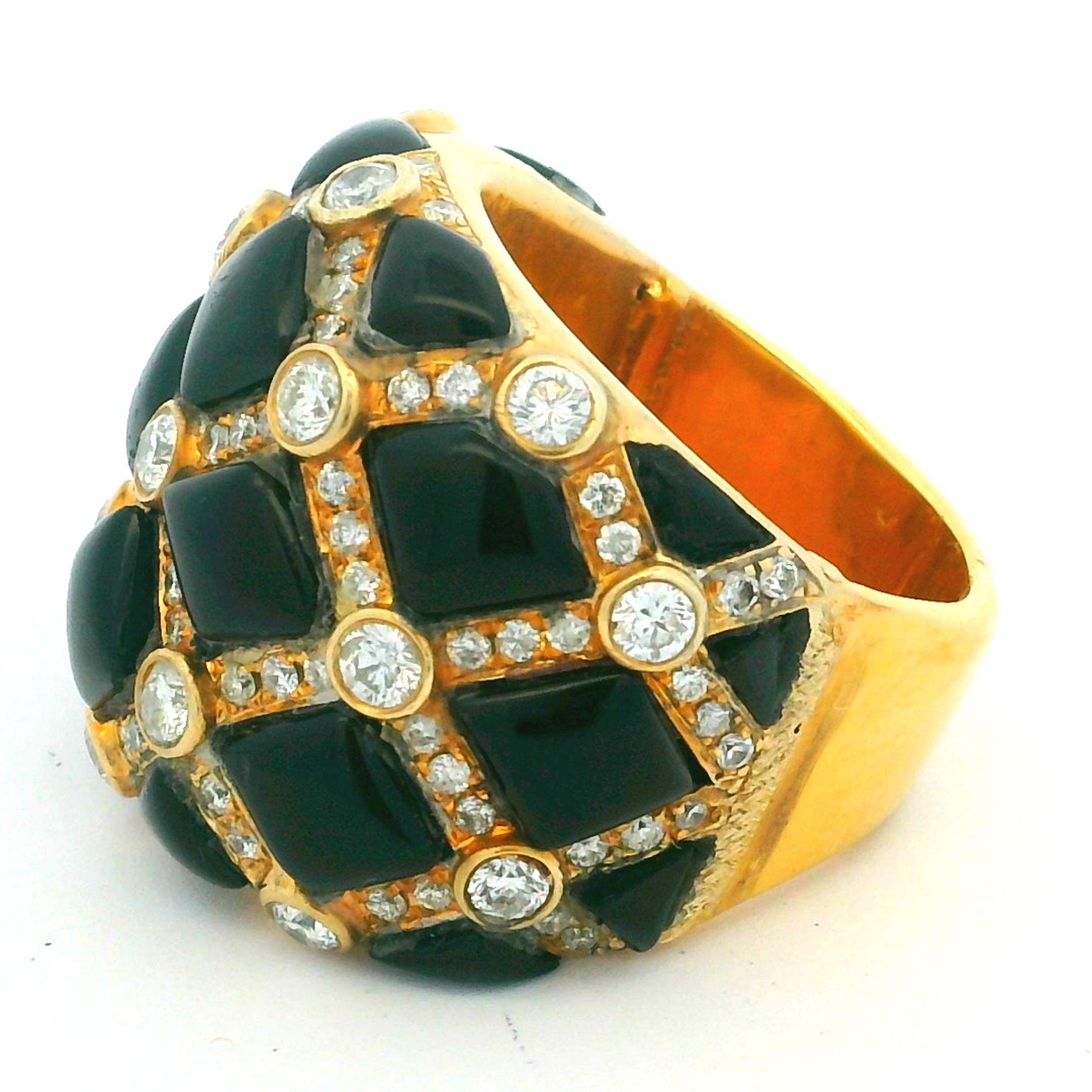 1980 Italian 18K Gold Black Onyx and 2 Carat Diamond Bombe Dome Ring en vente 3