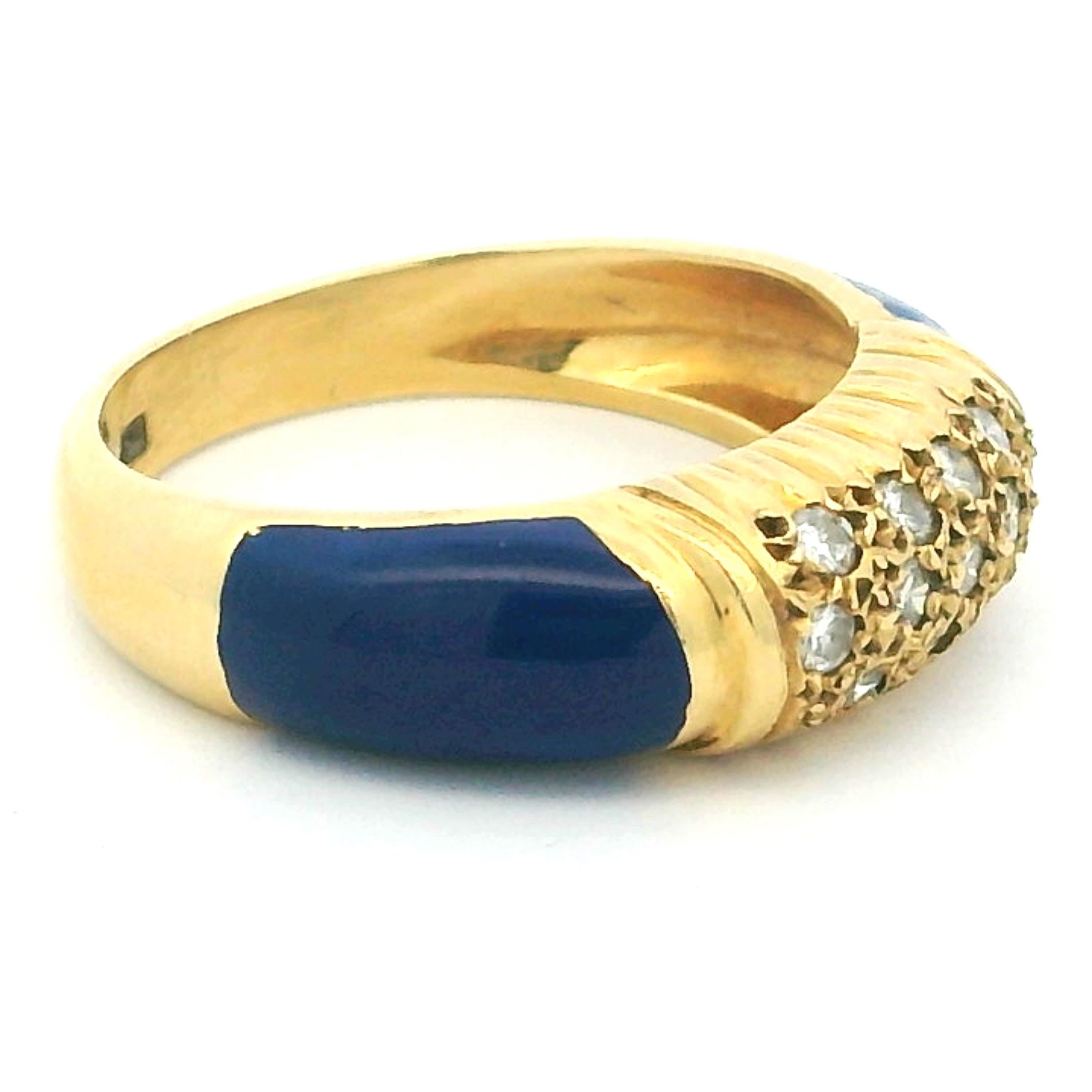 Anello italiano anni '80 in oro giallo 18 carati con smalto blu e diamanti In condizioni ottime in vendita a Miami, FL