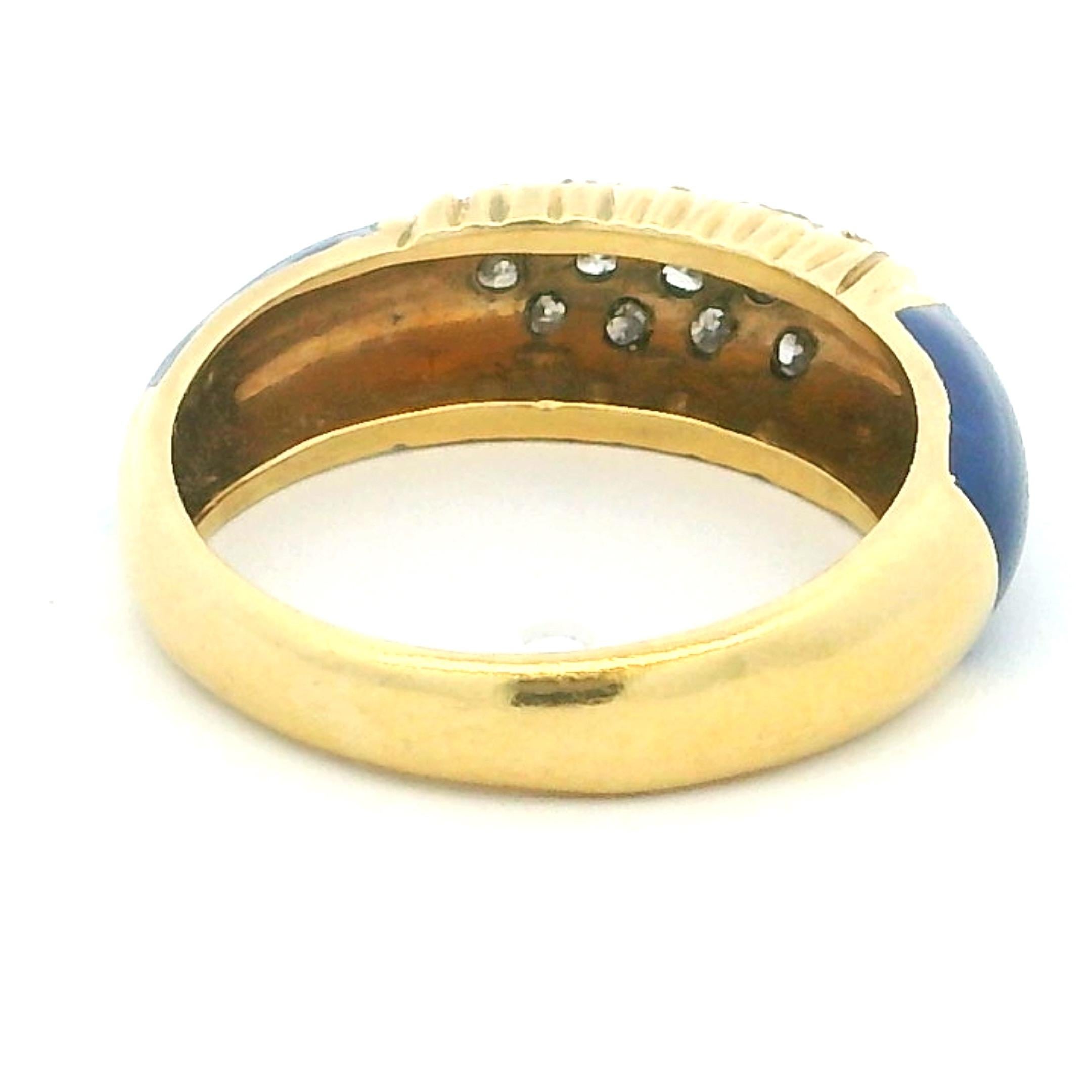 Anello italiano anni '80 in oro giallo 18 carati con smalto blu e diamanti in vendita 1