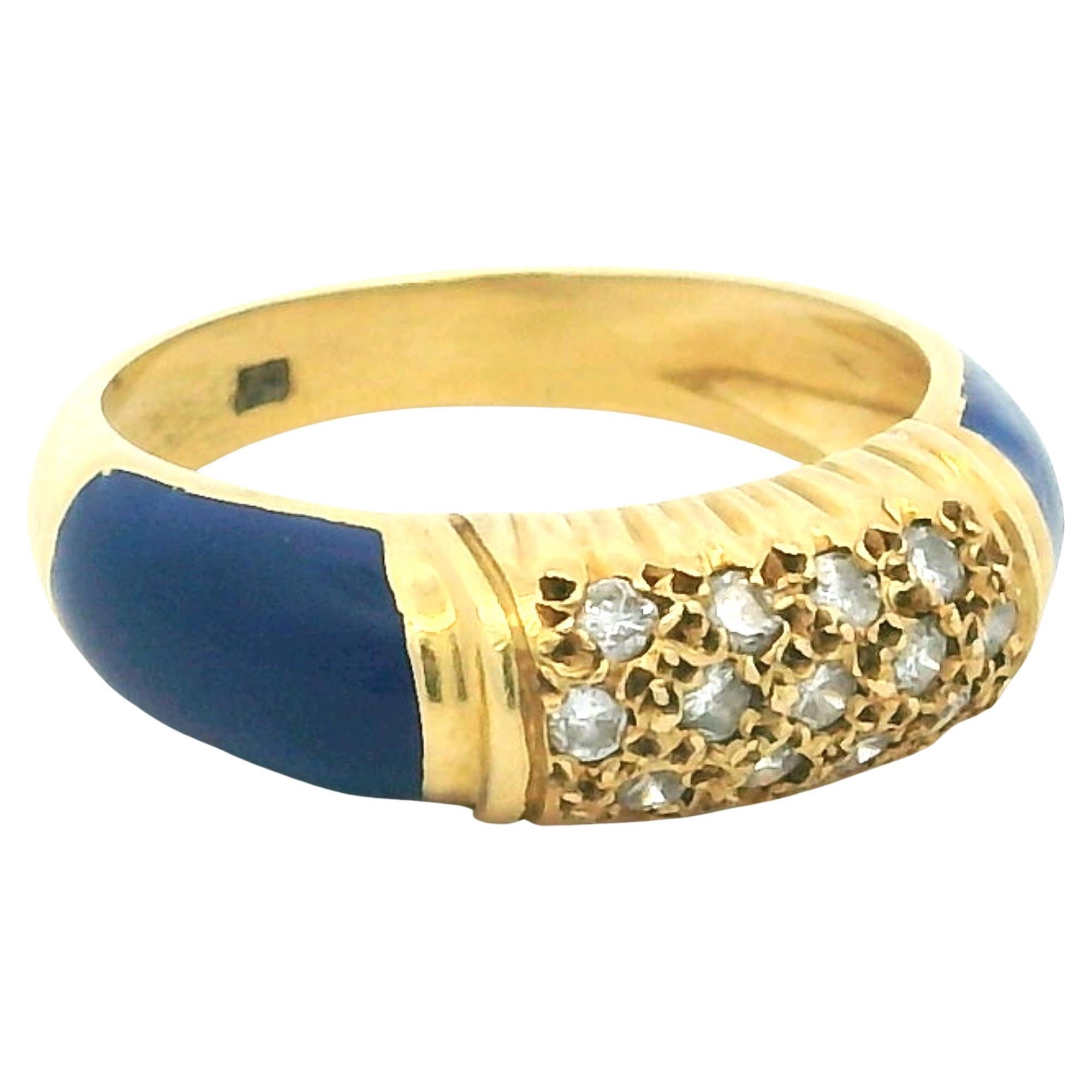 Anello italiano anni '80 in oro giallo 18 carati con smalto blu e diamanti