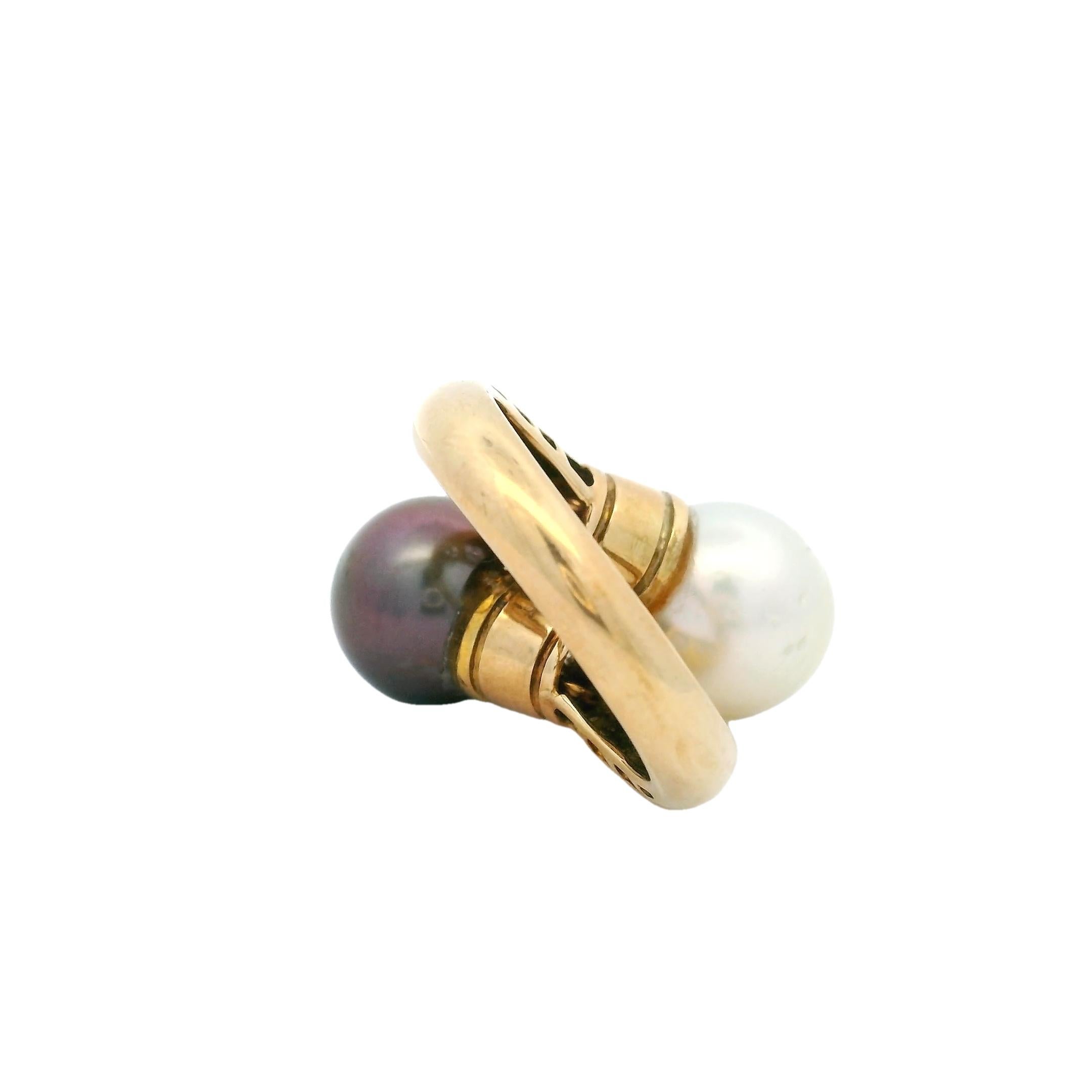 Anello italiano anni '80 in oro giallo 18 carati con perle e diamanti dei mari del sud In condizioni ottime in vendita a Miami, FL