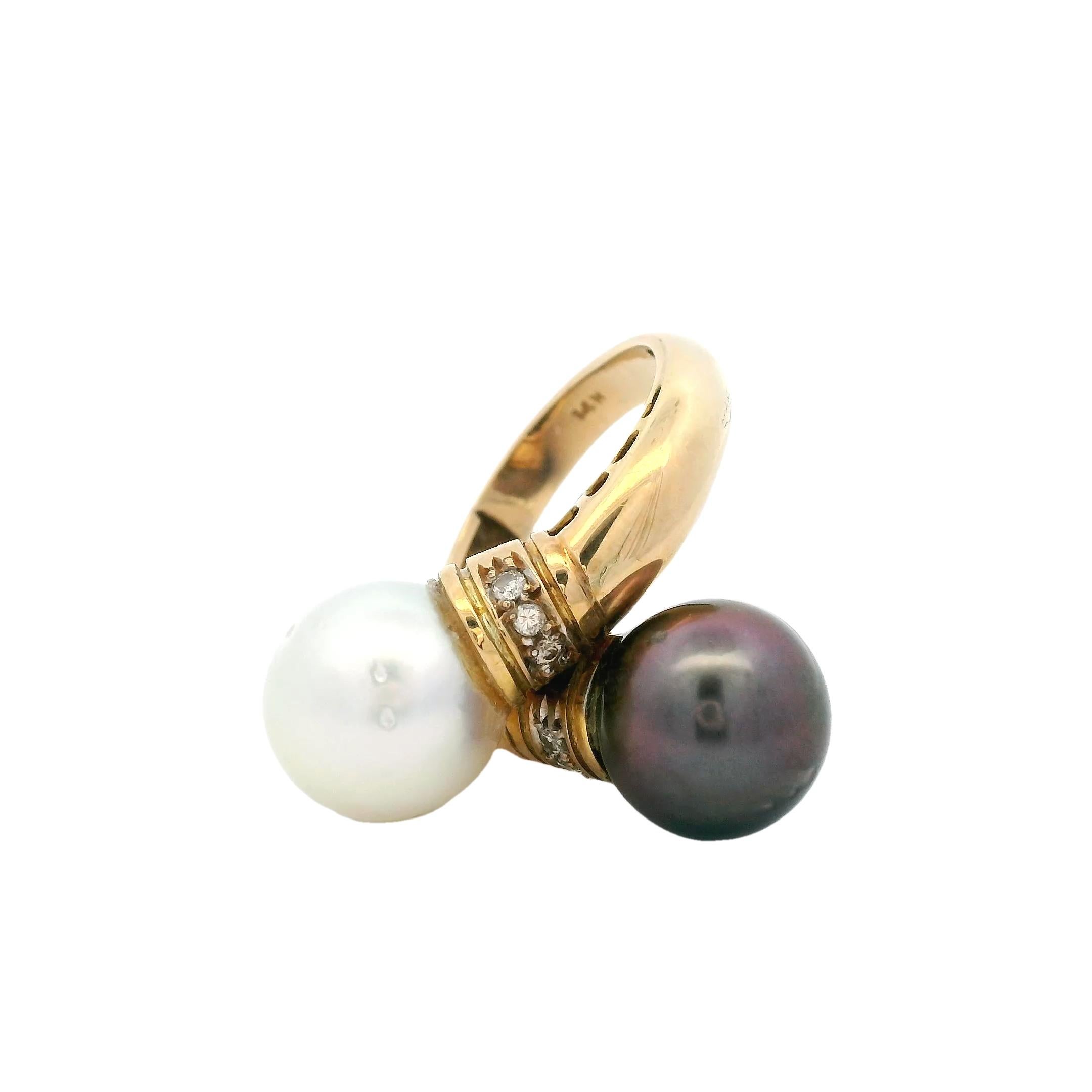 Anello italiano anni '80 in oro giallo 18 carati con perle e diamanti dei mari del sud in vendita 1
