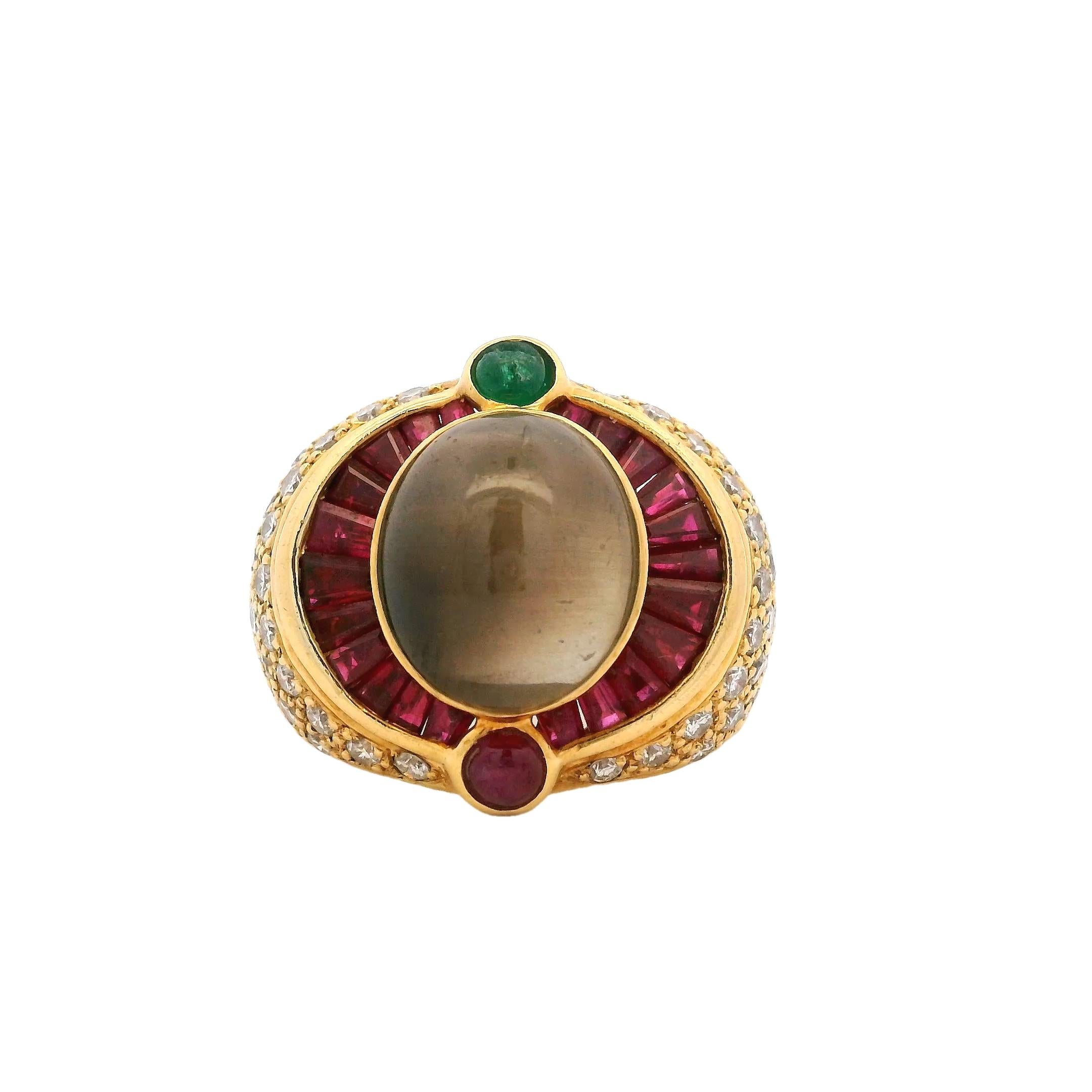 Anello da cocktail in oro giallo 18 carati italiano del 1980 con occhio di tigre, rubino, smeraldo e diamante in vendita 1