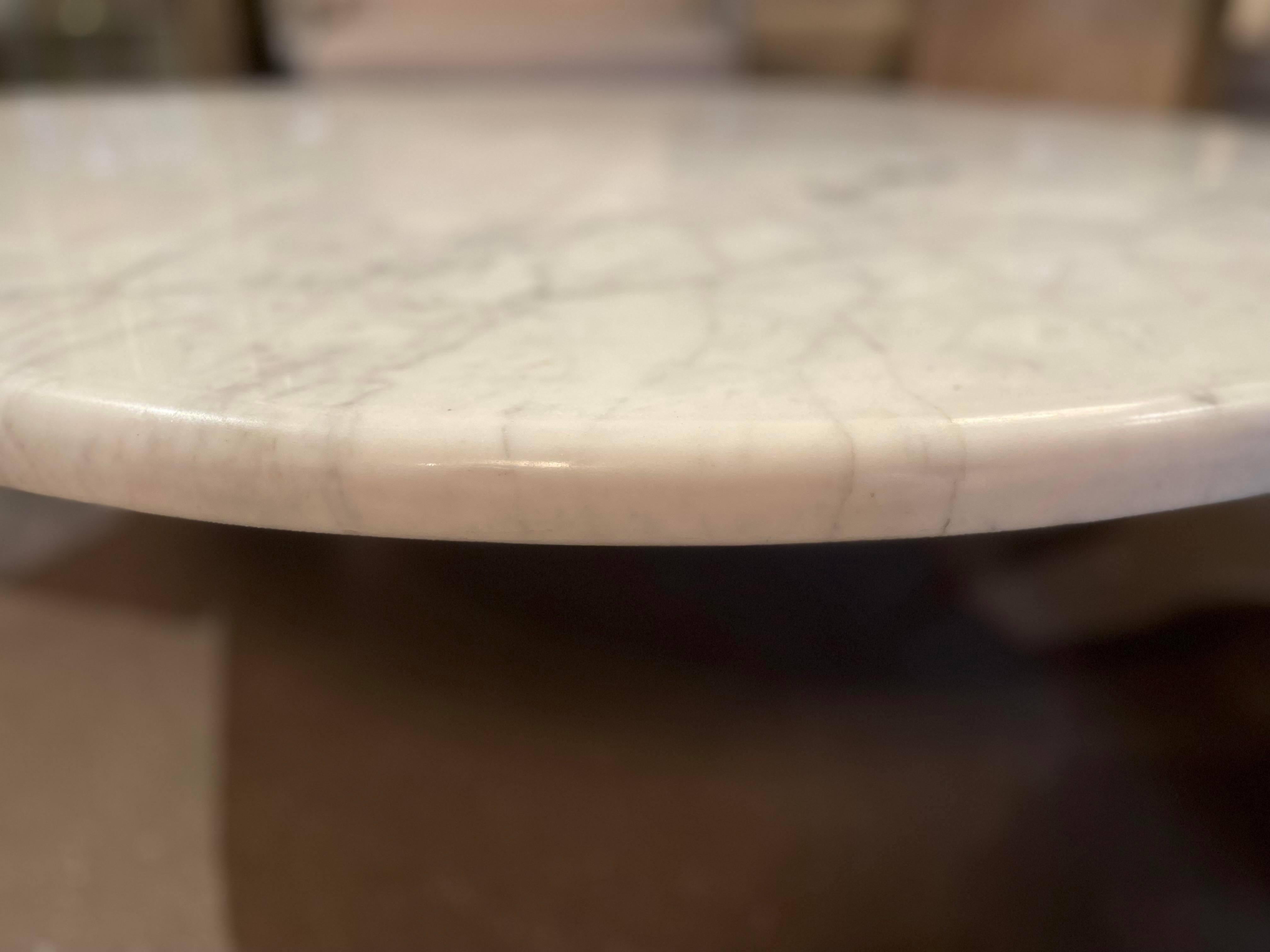 1980s Italian Carrara Marble Eye Shaped Coffee Table For Sale 3