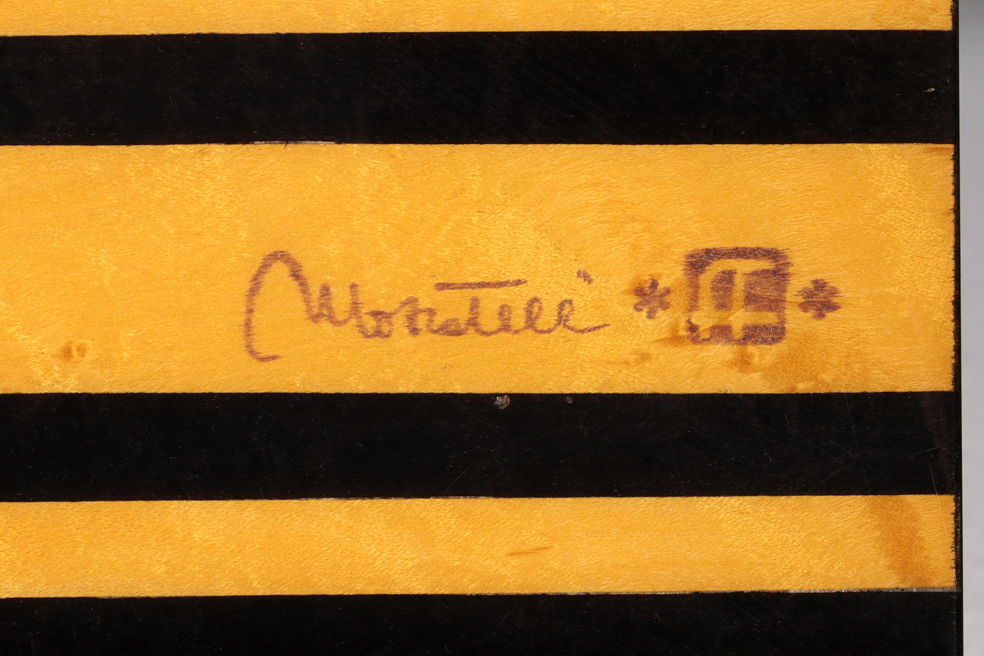 Table basse italienne des années 1980 en bois laqué noir et jaune en vente 5