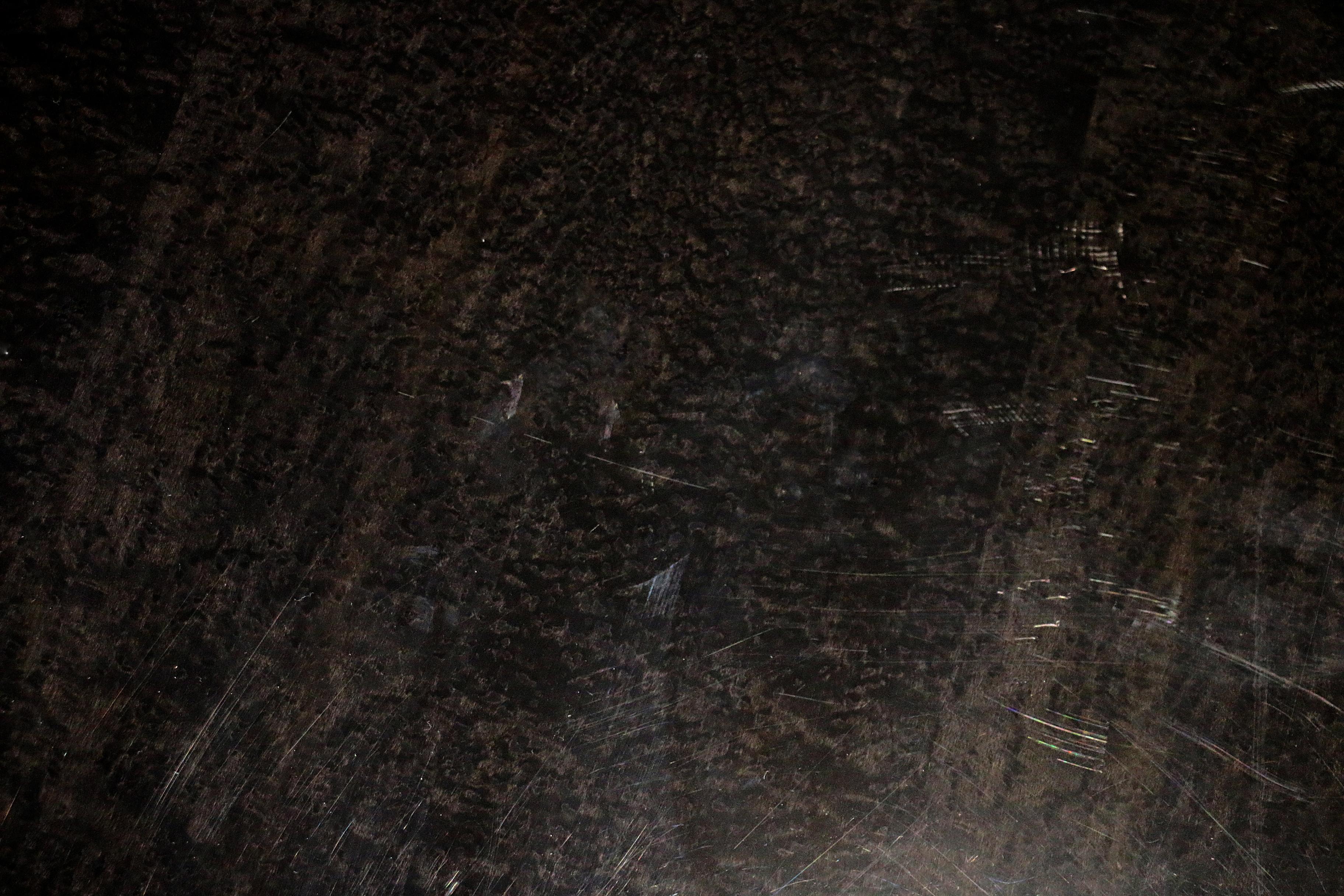 Table basse italienne des années 1980 en bois laqué noir et jaune en vente 7