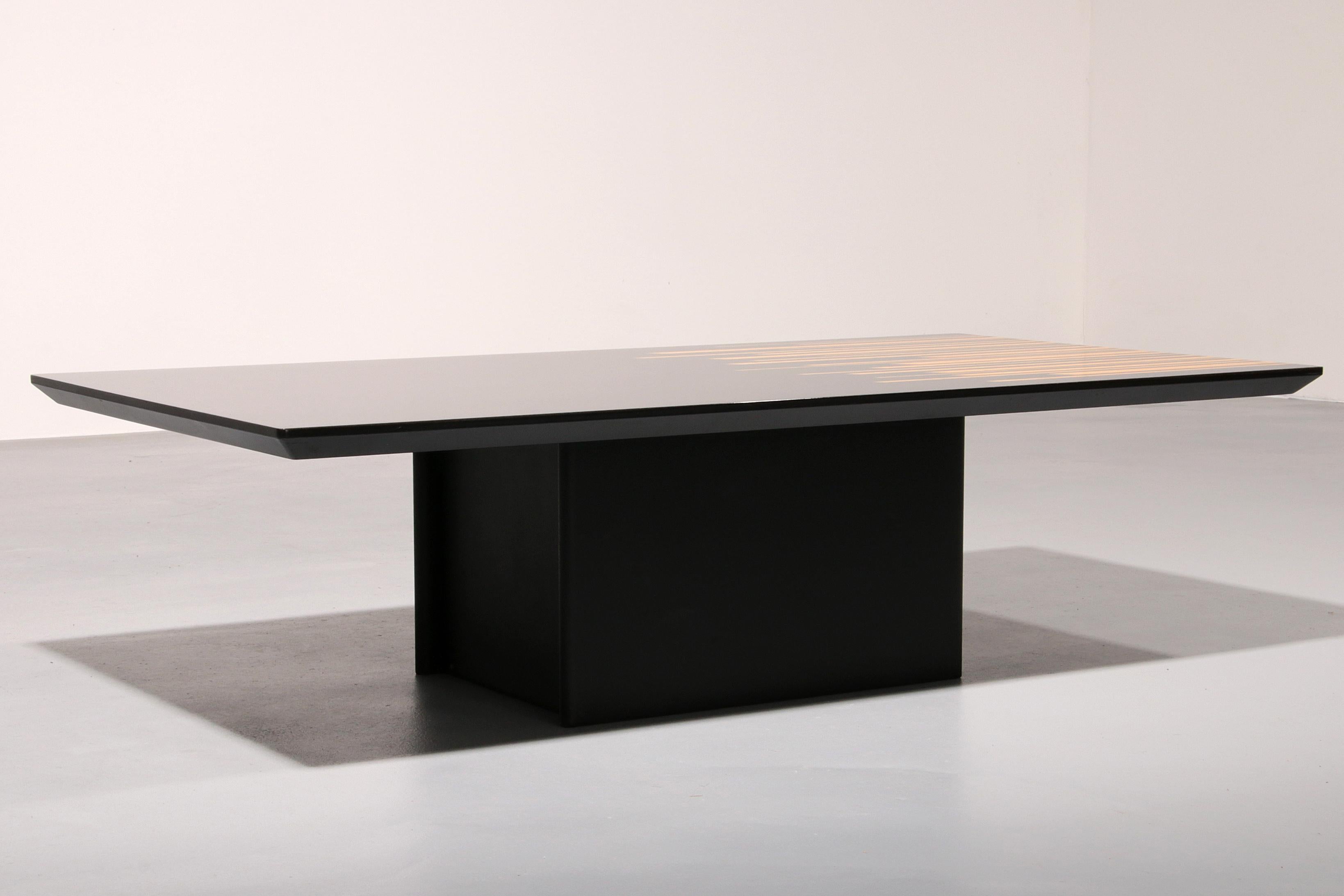 Table basse italienne des années 1980 en bois laqué noir et jaune Bon état - En vente à Oirlo, LI