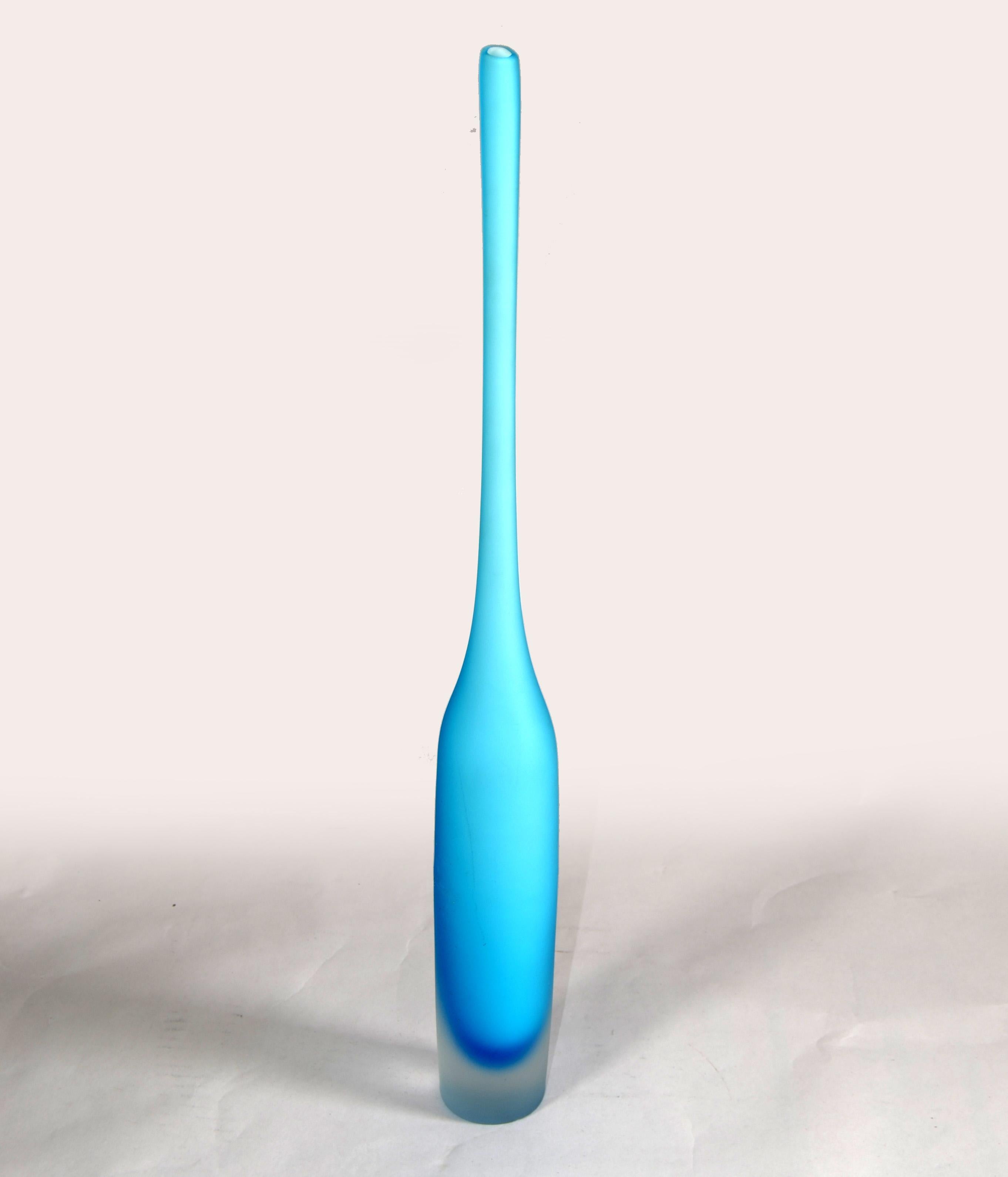 1980s Scavo Glass Murano Art Glass Bud vases, vessel, decanter Mid-Century Modern made in Italy in Cornflower Blue.
White Glass encased and frosted Glass on the outside.
Opening for a Single Flower, measures 0.38 inches.
In very good vintage