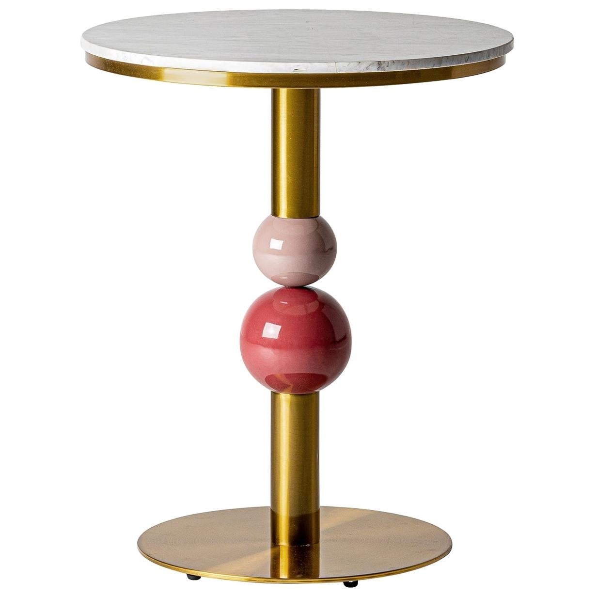 Runder Tisch aus weißem Marmor und vergoldetem Sockel im italienischen Design der 1980er Jahre im Angebot