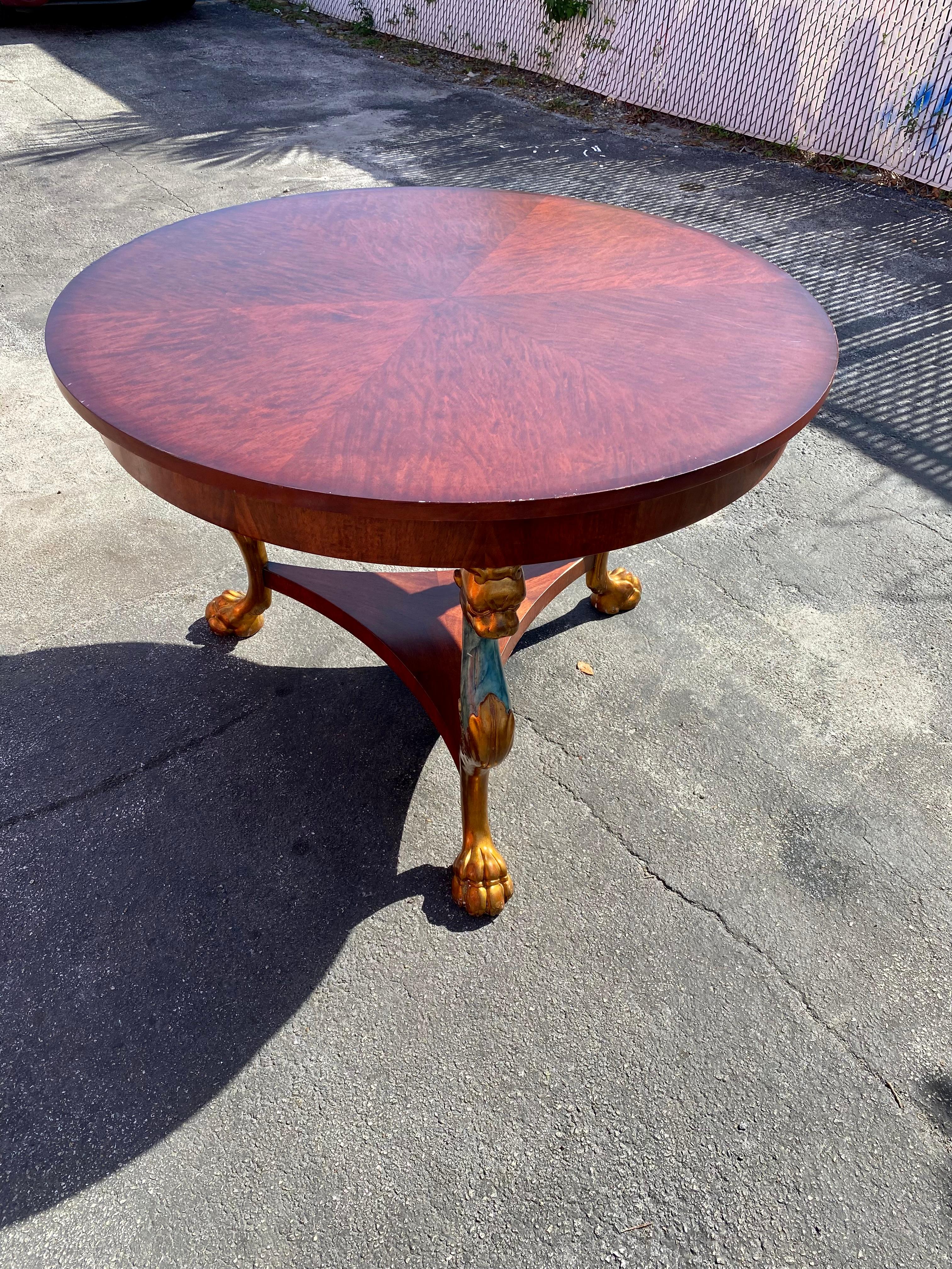 Néo-empire 1980 Italian Round Tripod Empire Style Lion Carved Wood Center Dining Table en vente